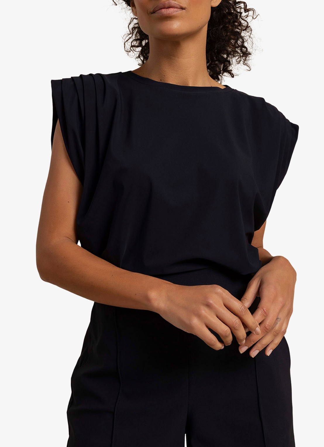 Studio Anneloes Leona mouwloze top met plooien - detail 2 blauw