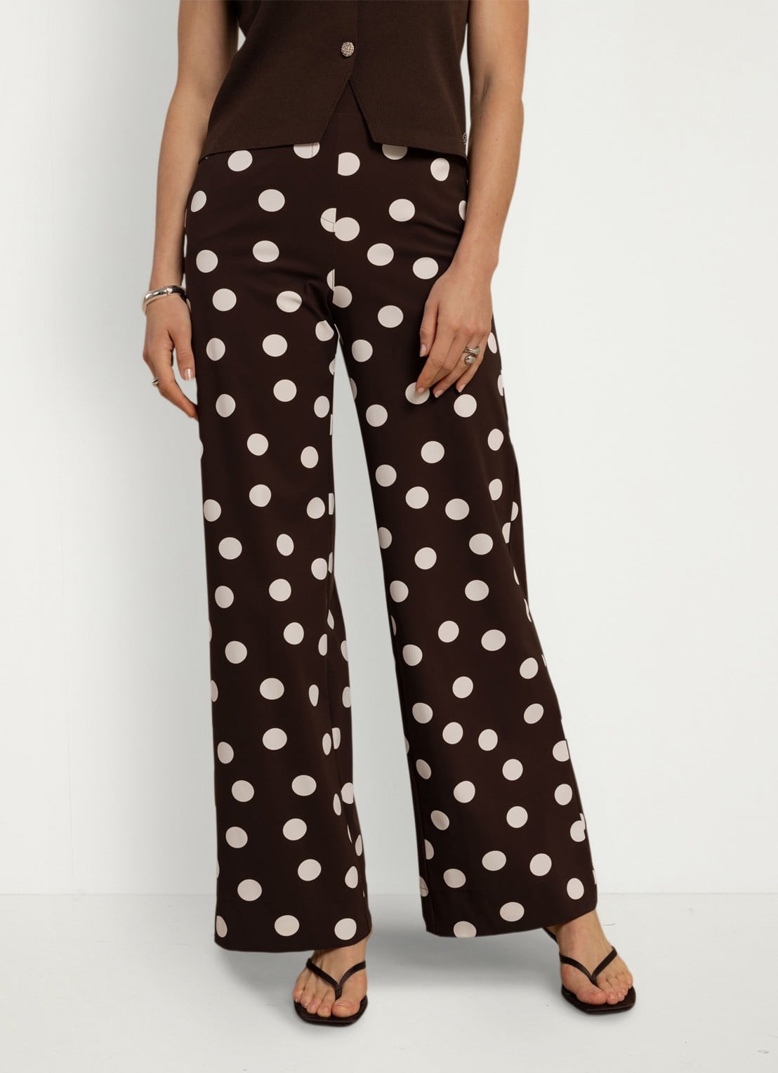 Studio Anneloes Lexie high waist wide fit broek met steekzakken en stippenprint - detail 4 bruin