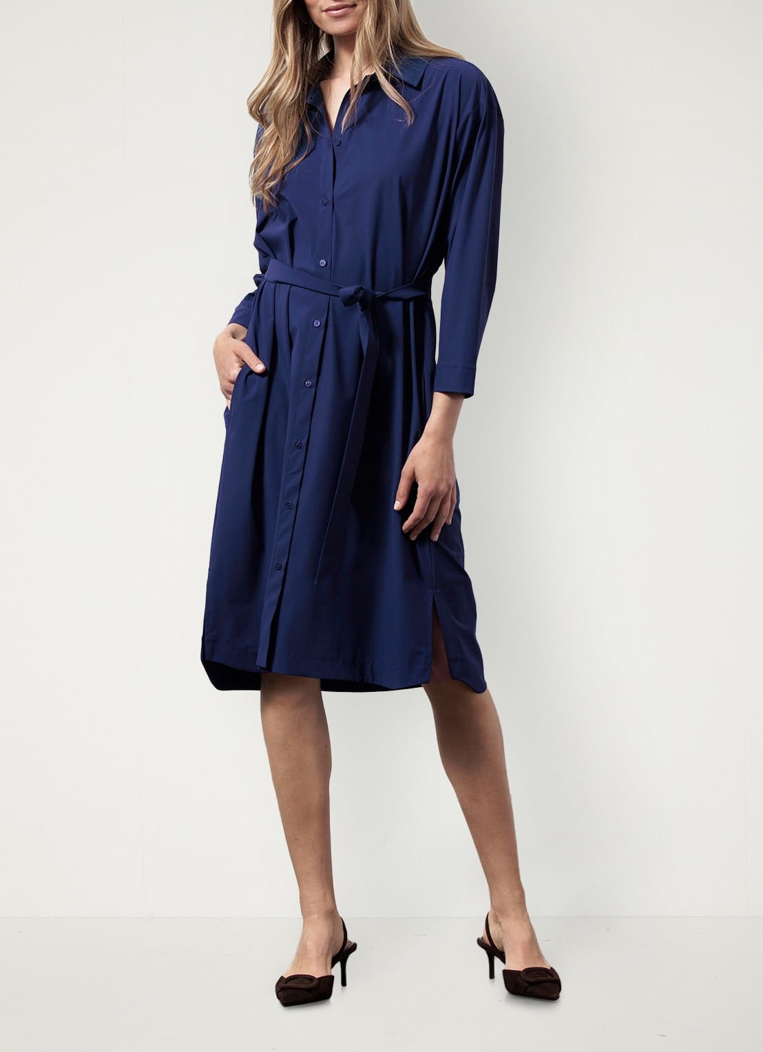 Studio Anneloes Louna midi blousejurk van travelstof - detail 3 donkerblauw