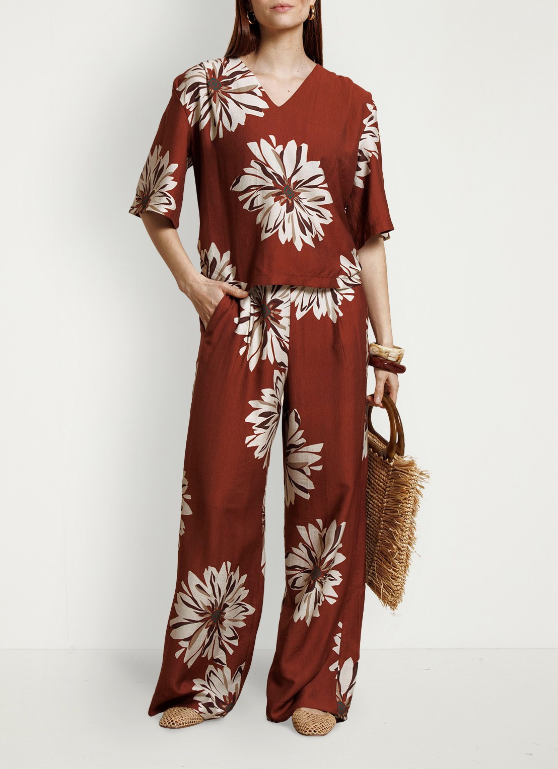 Studio Anneloes Maddi blouse met bloemenprint - voorkant 4 roestbruin