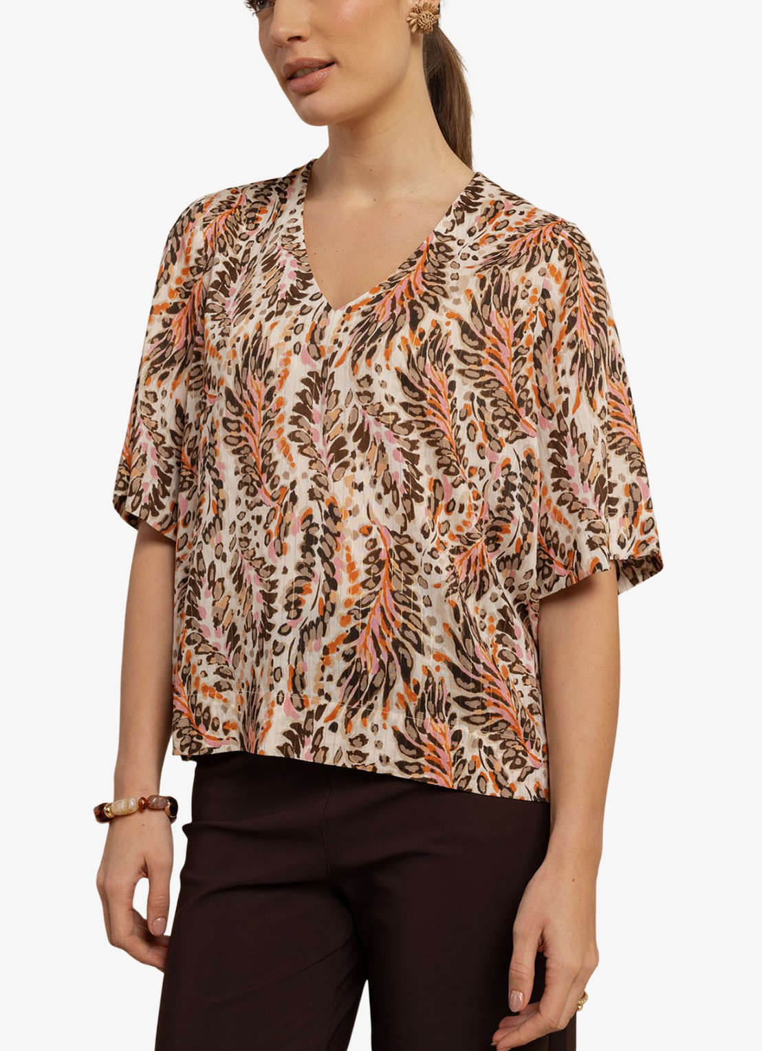 Studio Anneloes Madison top met grafische print - detail 3 bruin