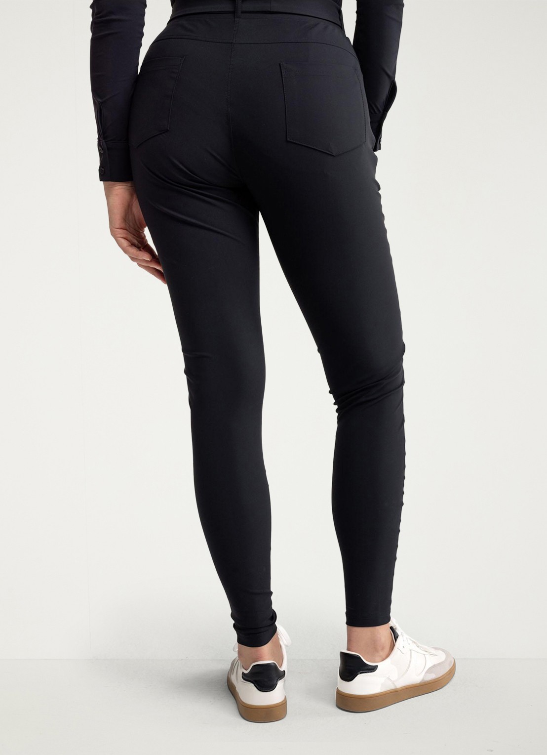 Studio Anneloes Margot high waist skinny fit broek met steekzakken - achterkant 3 zwart