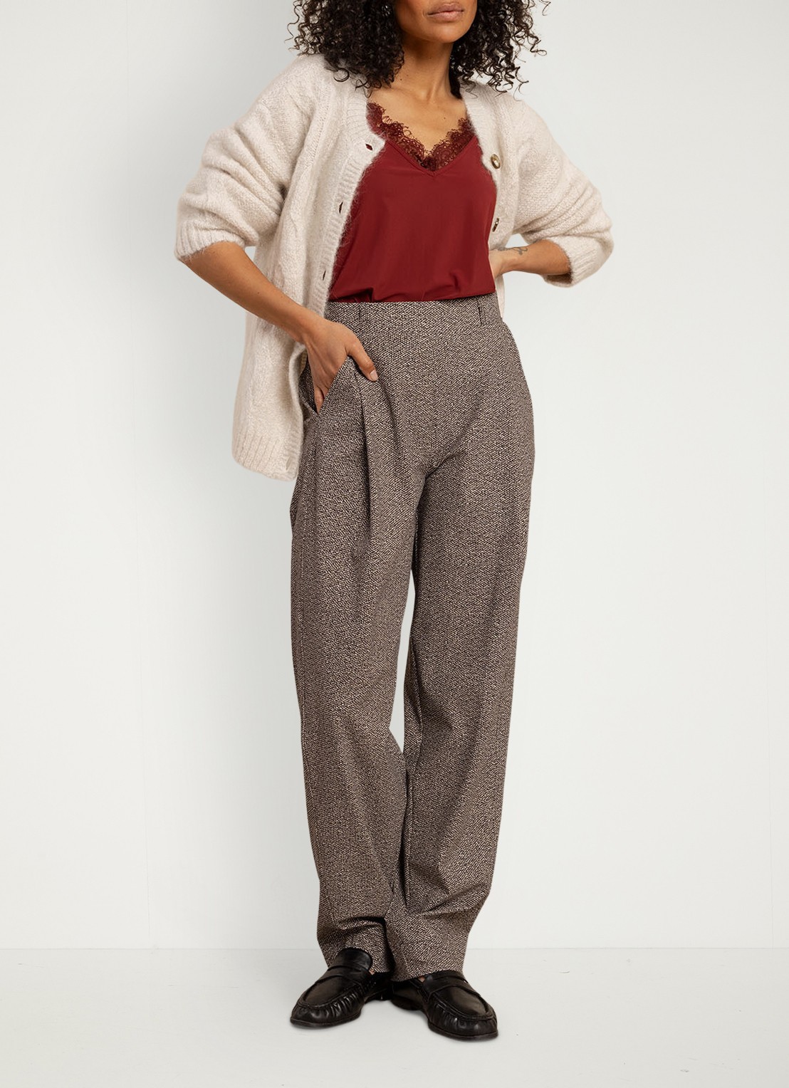 Studio Anneloes Marlonneke high waist loose fit broek met steekzakken - voorkant 4 taupe