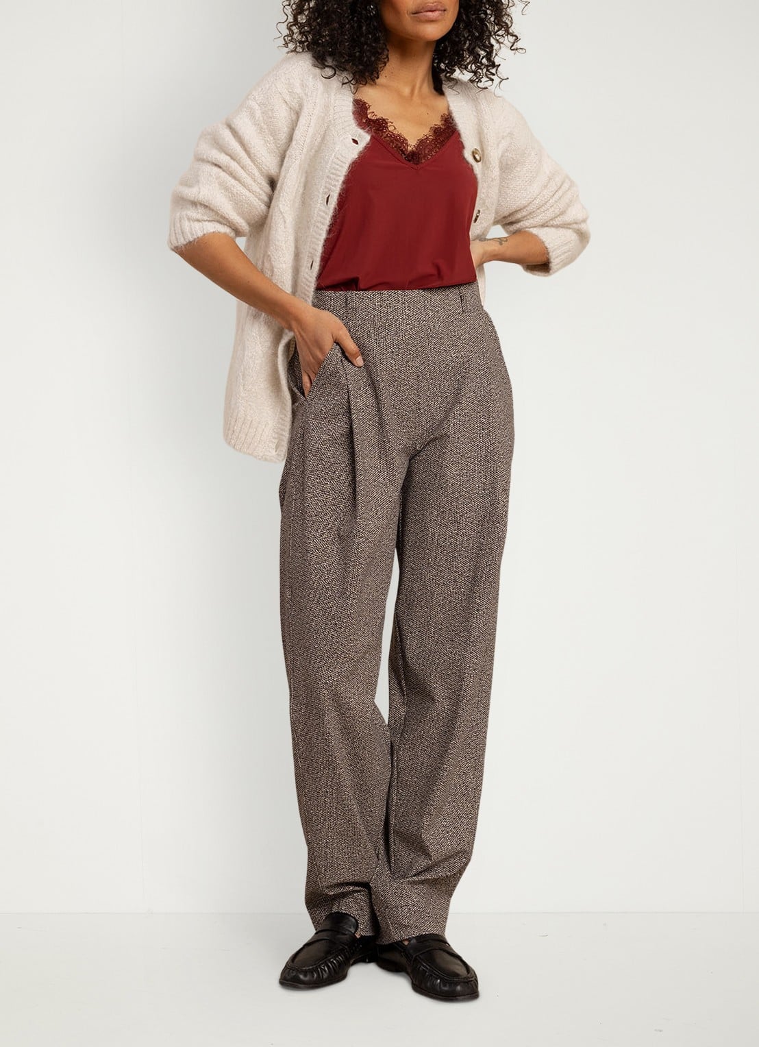 Studio Anneloes Marlonneke high waist loose fit pantalon met steekzakken - voorkant 3 taupe