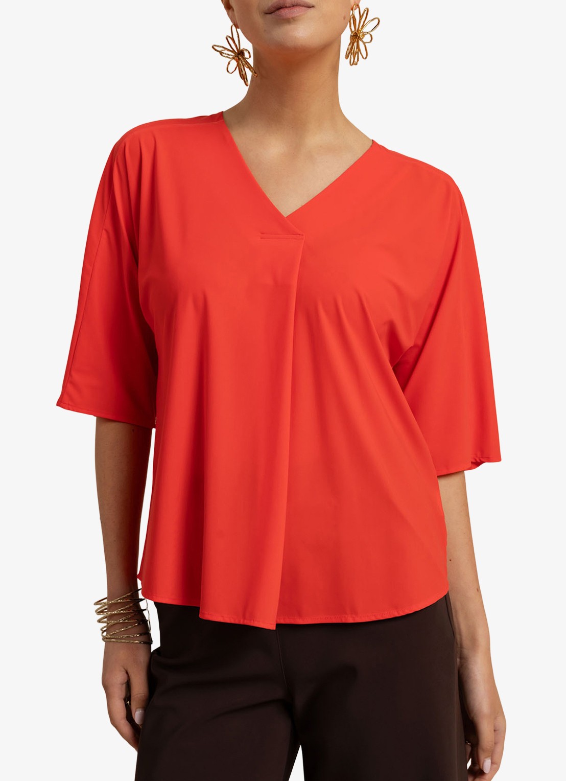 Studio Anneloes Marly top met V-hals - detail 3 koraal