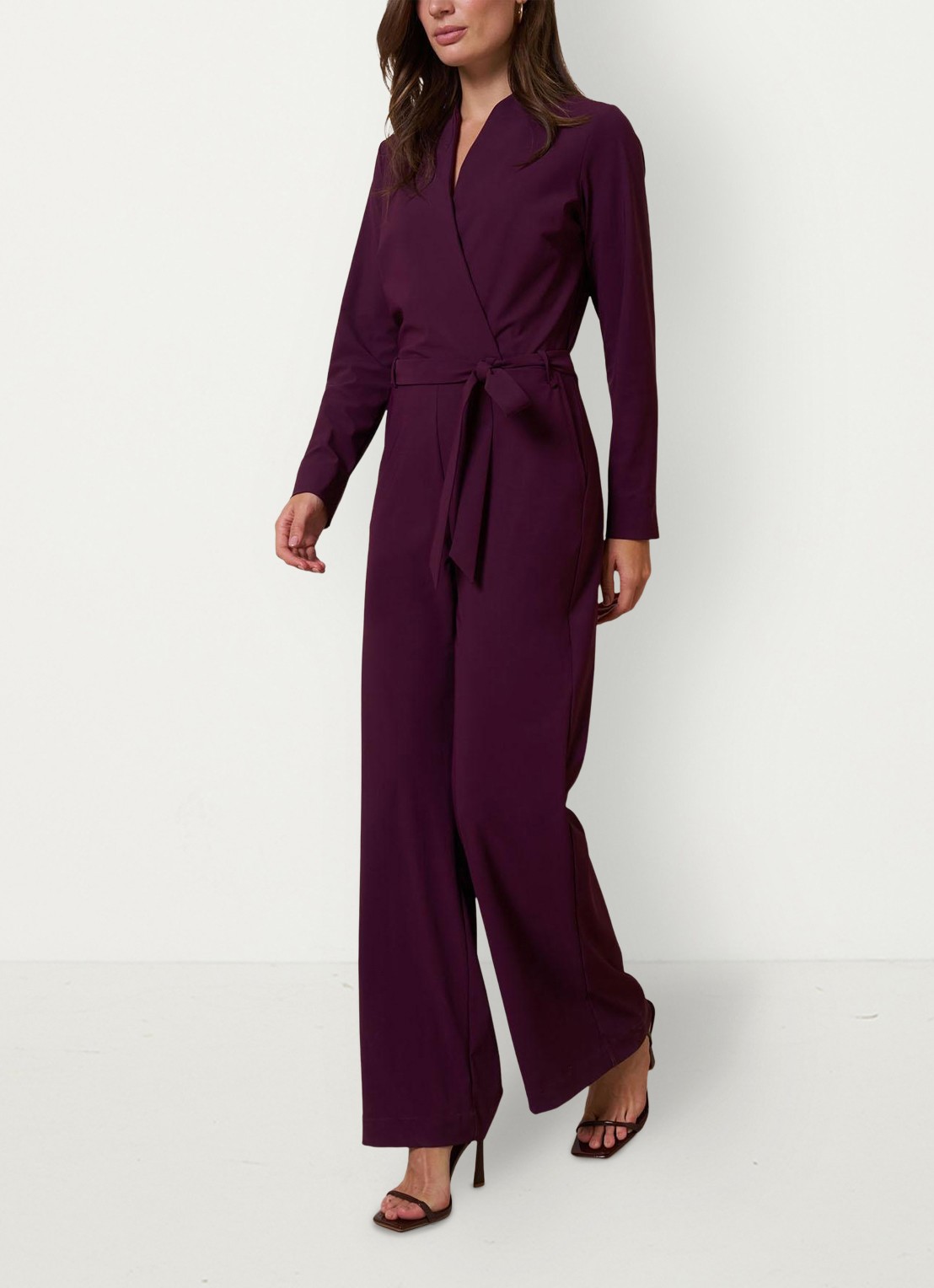 Studio Anneloes Nadia flared fit jumpsuit met strikceintuur - voorkant 5 bruin