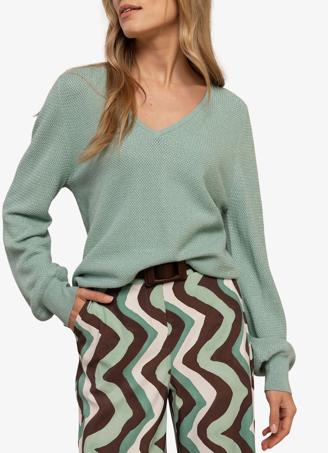 Studio Anneloes Nika grofgebreide pullover met v-hals - detail 3 groen