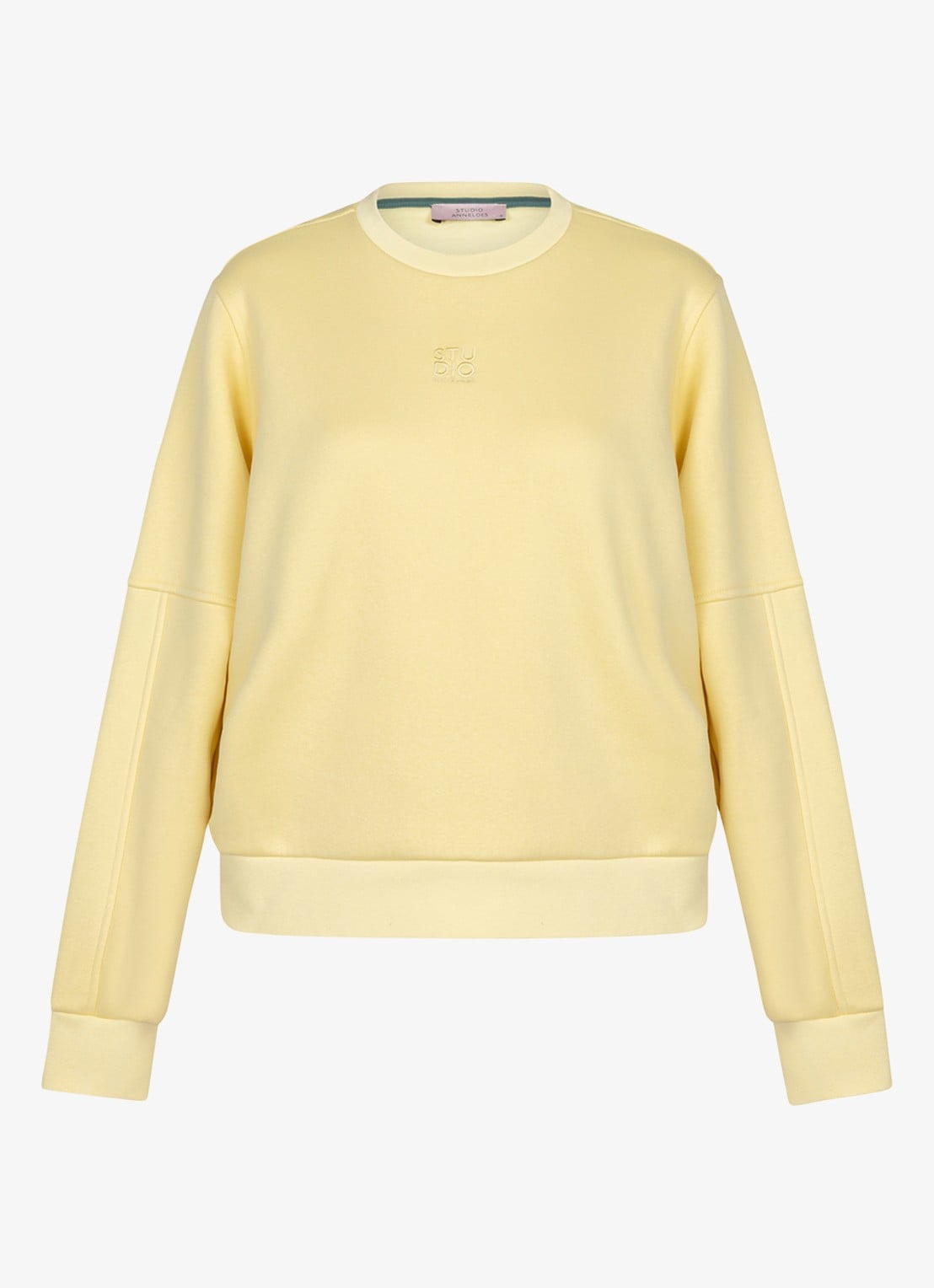 Studio Anneloes Pleuni sweater met logo - voorkant 2 geel