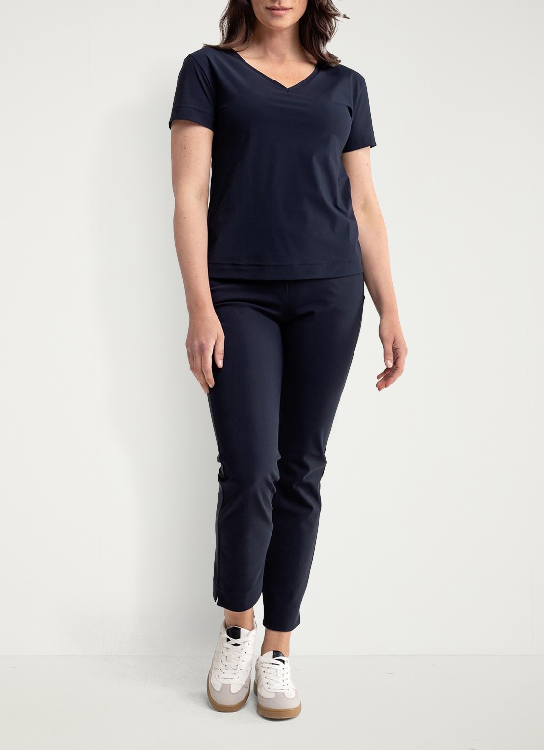 Studio Anneloes Roller T-shirt met V-hals - voorkant 4 donkerblauw