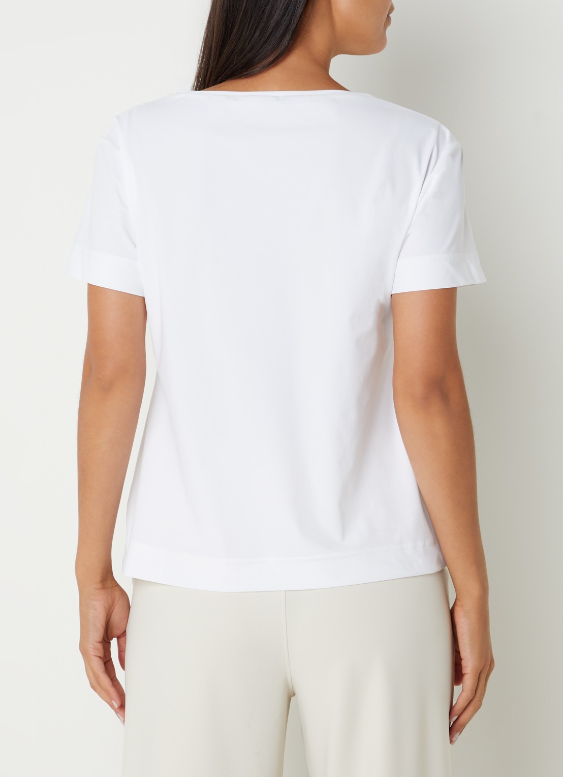 Studio Anneloes Roller T-shirt van travelstof met V-hals - achterkant wit