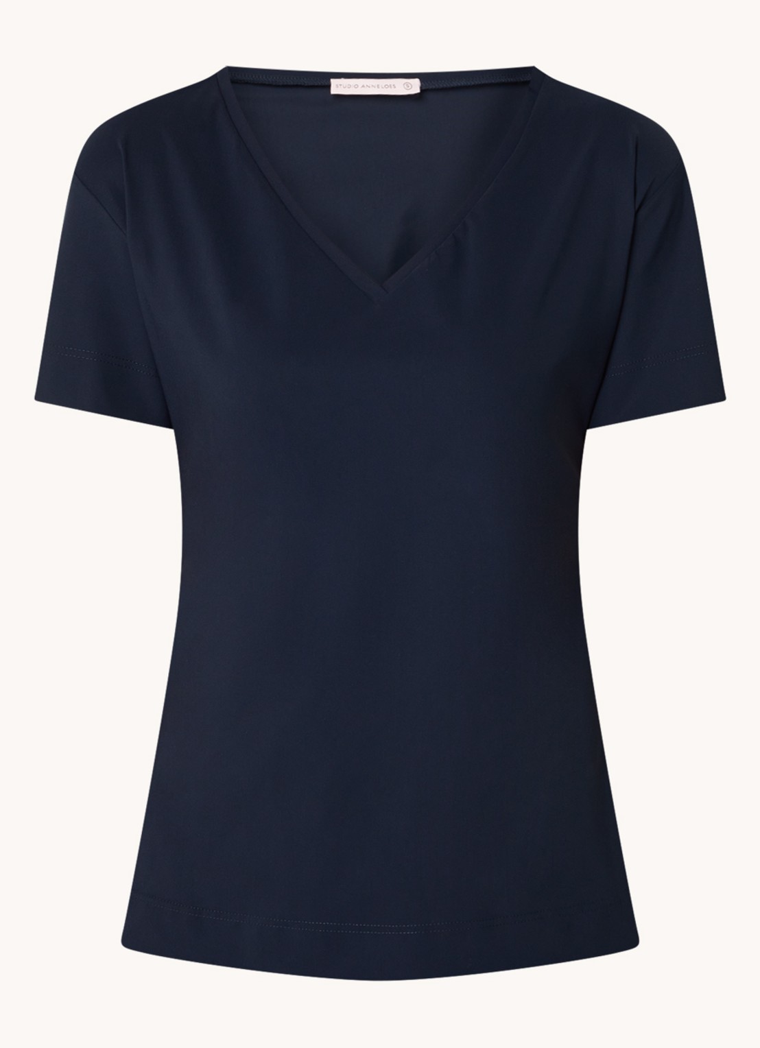 Studio Anneloes Roller T-shirt van travelstof met V-hals - voorkant donkerblauw