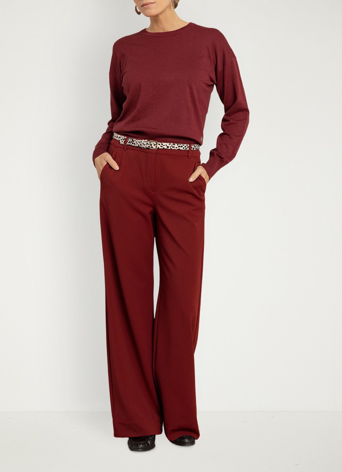 Studio Anneloes Ruth fijngebreide pullover met ronde hals - voorkant 4 cranberryrood