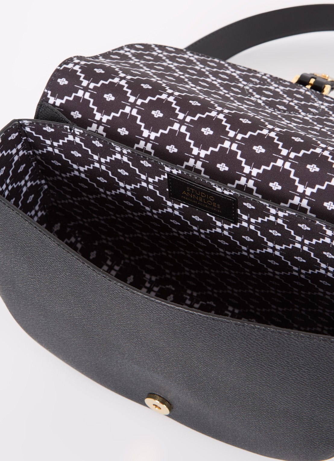 Studio Anneloes SA crossbodytas met afneembare schouderriem - detail zwart