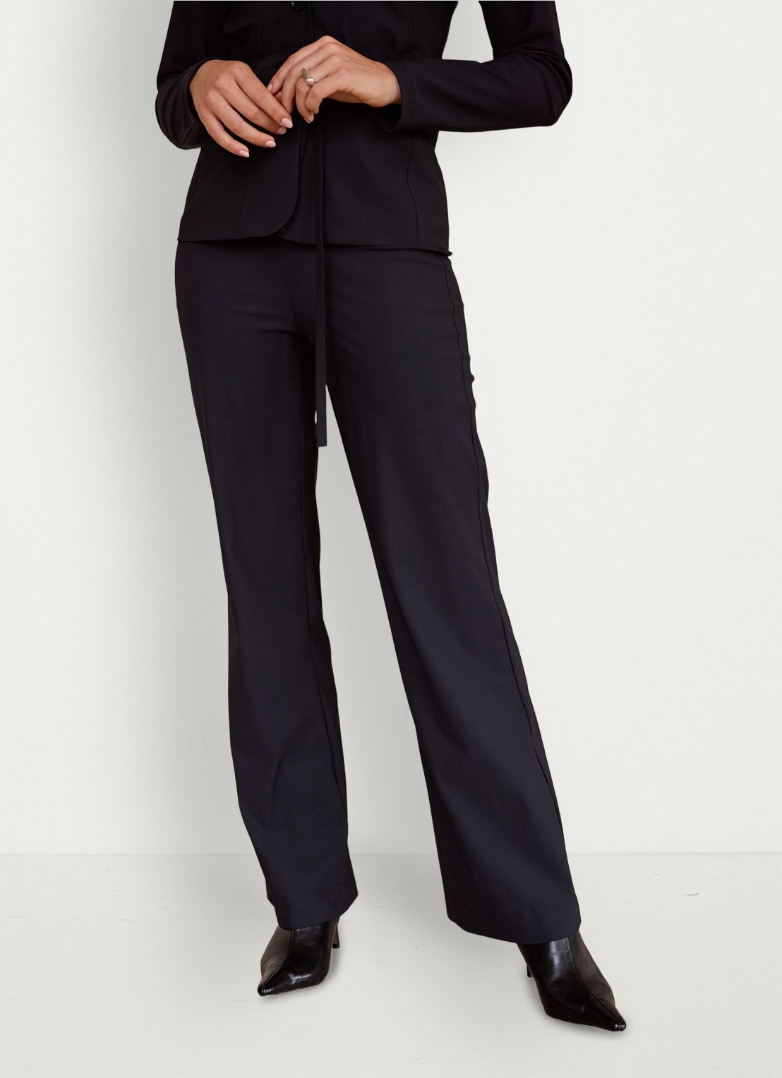 Studio Anneloes Sally mid waist flared fit broek van travelstof - detail 4 zwart