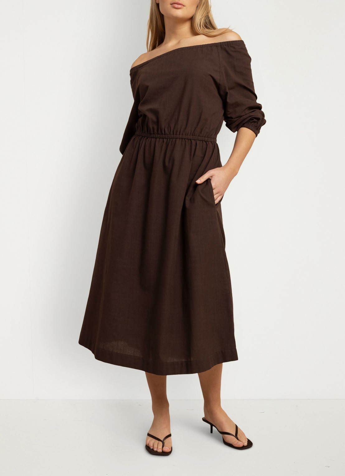 Studio Anneloes Saturday off shoulder midi jurk met steekzakken - detail bruin