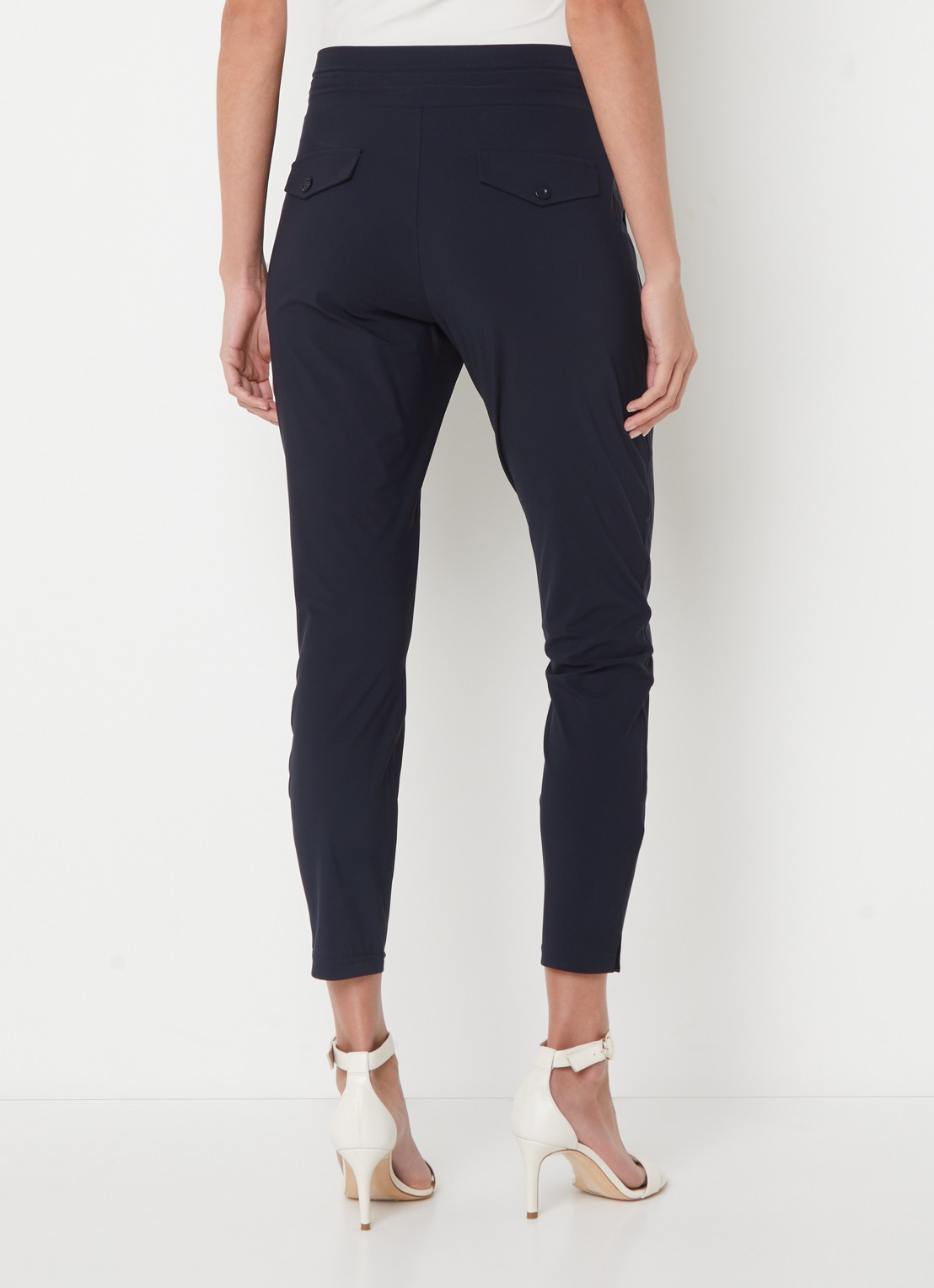 Studio Anneloes Startup mid waist cropped tapered fit pantalon van travelstof - achterkant 6 donkerblauw