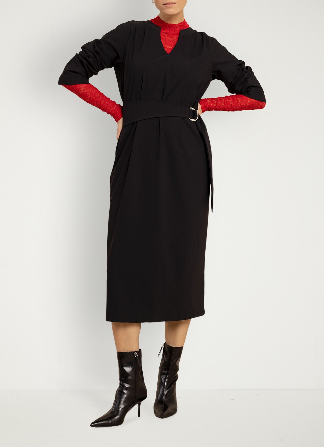 Studio Anneloes Stella midi jurk met ceintuur en V-hals - detail zwart