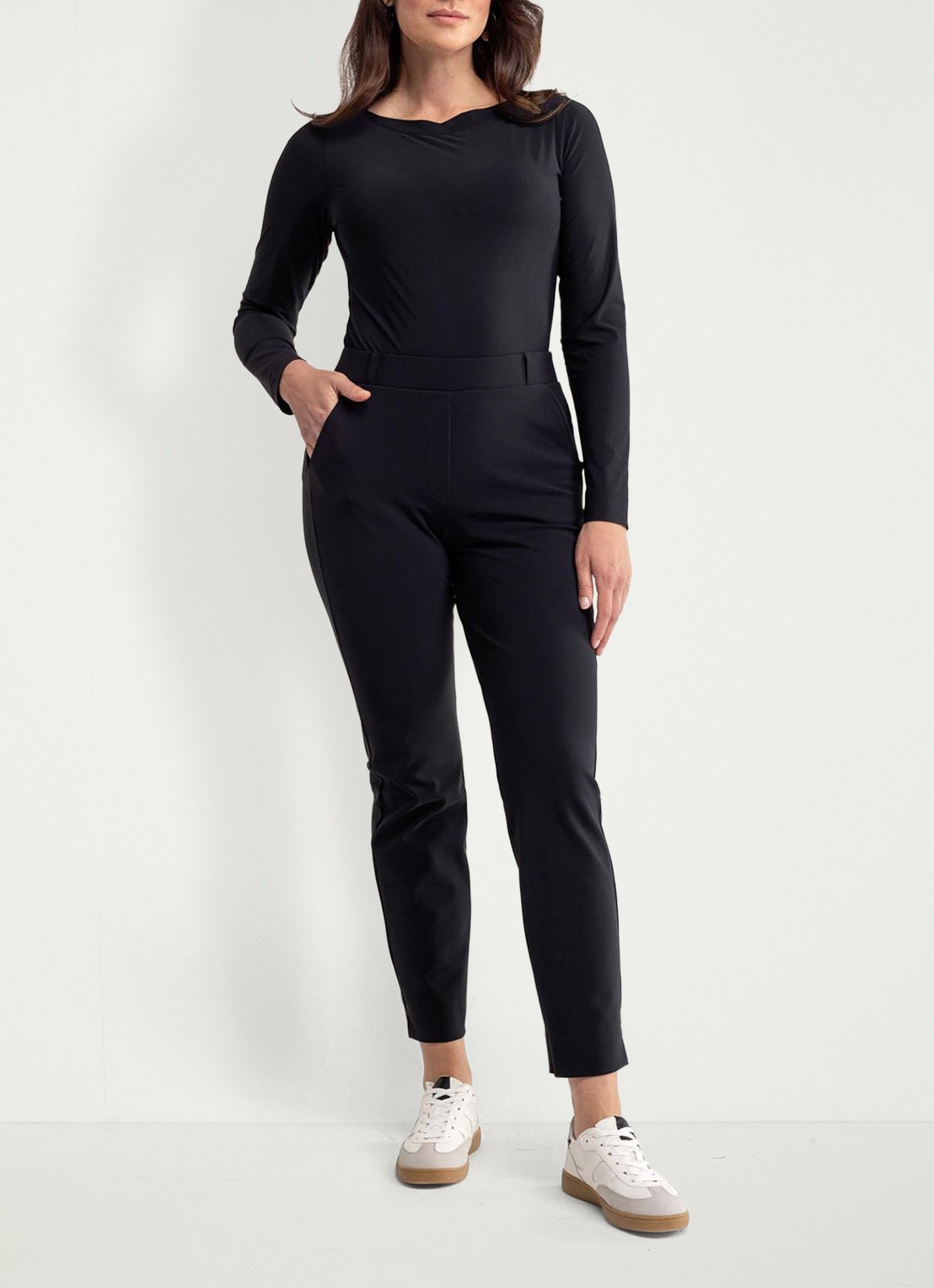Studio Anneloes Sydney longsleeve met boothals - voorkant 2 zwart