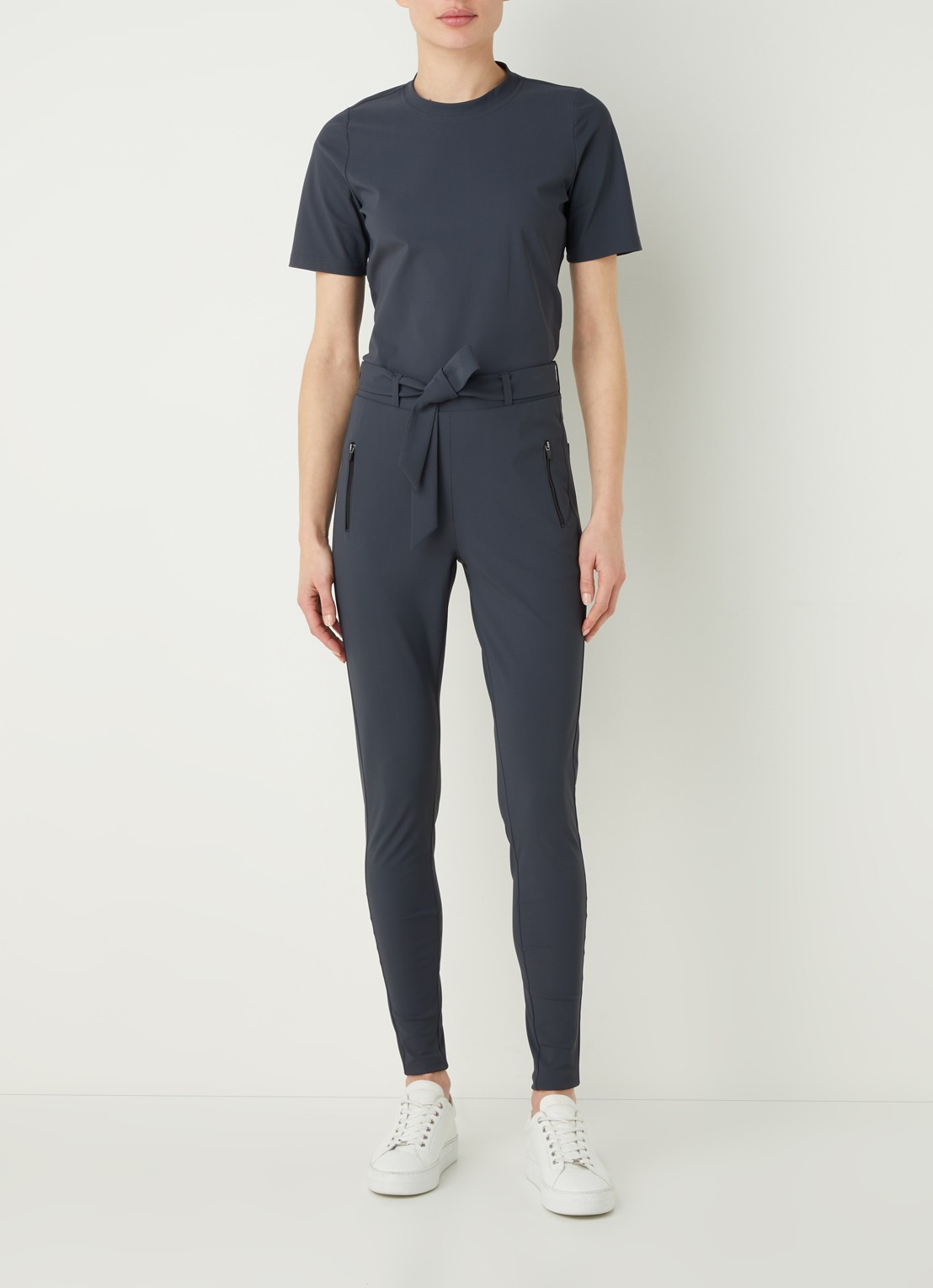 Studio Anneloes Travel T-shirt van travelstof - voorkant 2 antraciet