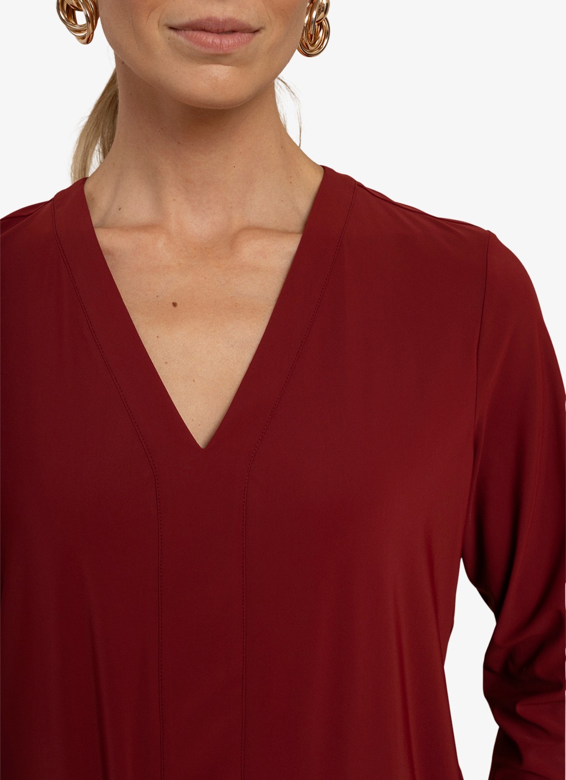 Studio Anneloes Ulla top met V-hals - detail 3 koraalrood