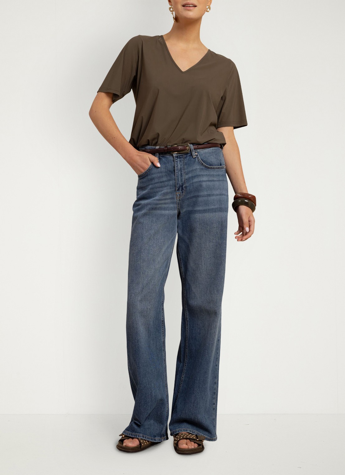 Studio Anneloes Vicky T-shirt met V-hals - voorkant 3 donkergroen