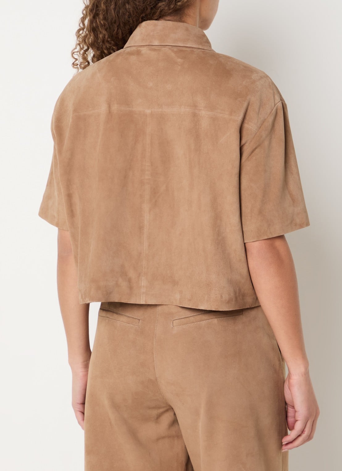 STUDIO AR Eveline blouse van suède  - achterkant 3 camel