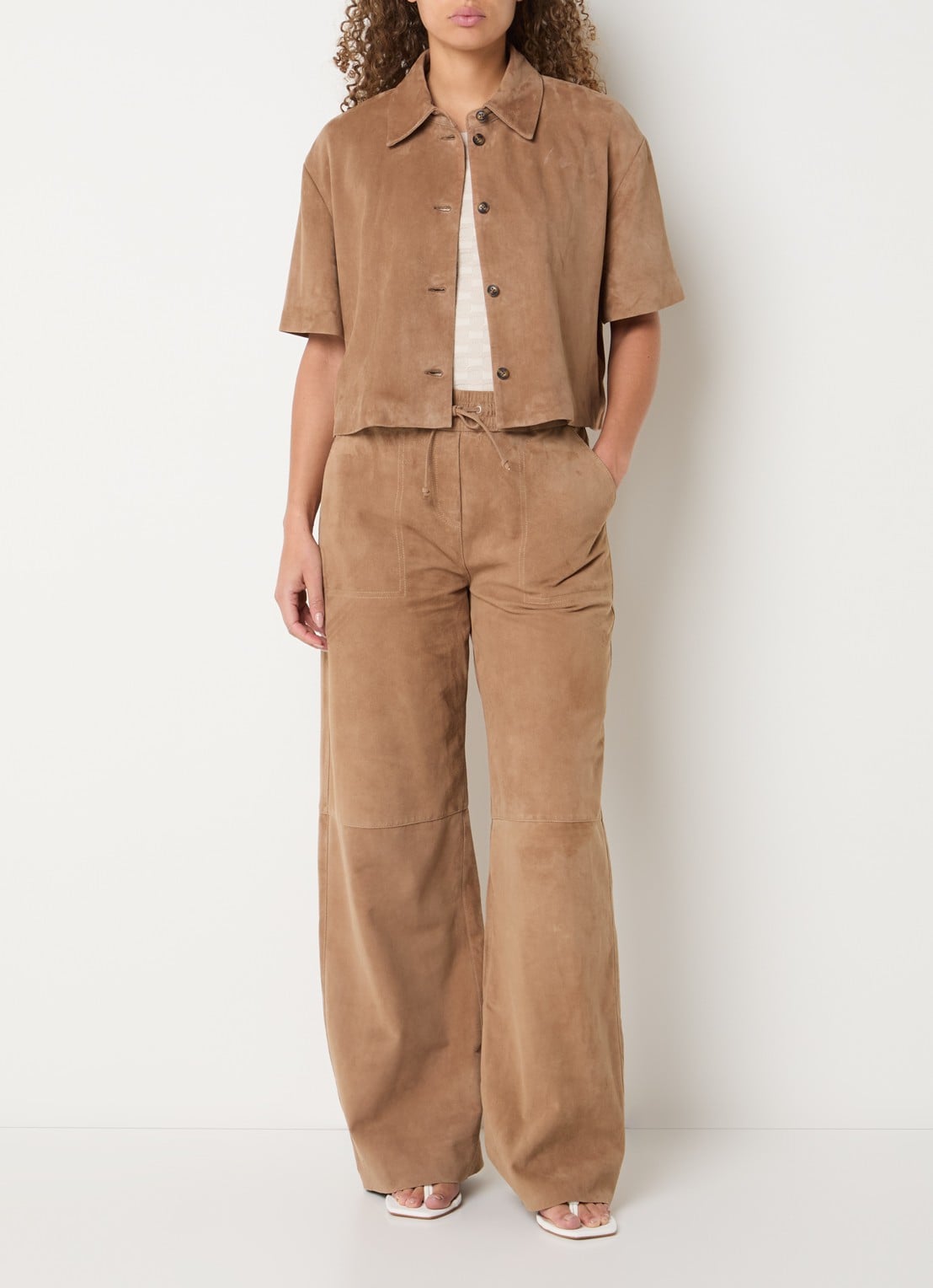 STUDIO AR Eveline blouse van suède  - voorkant 2 camel