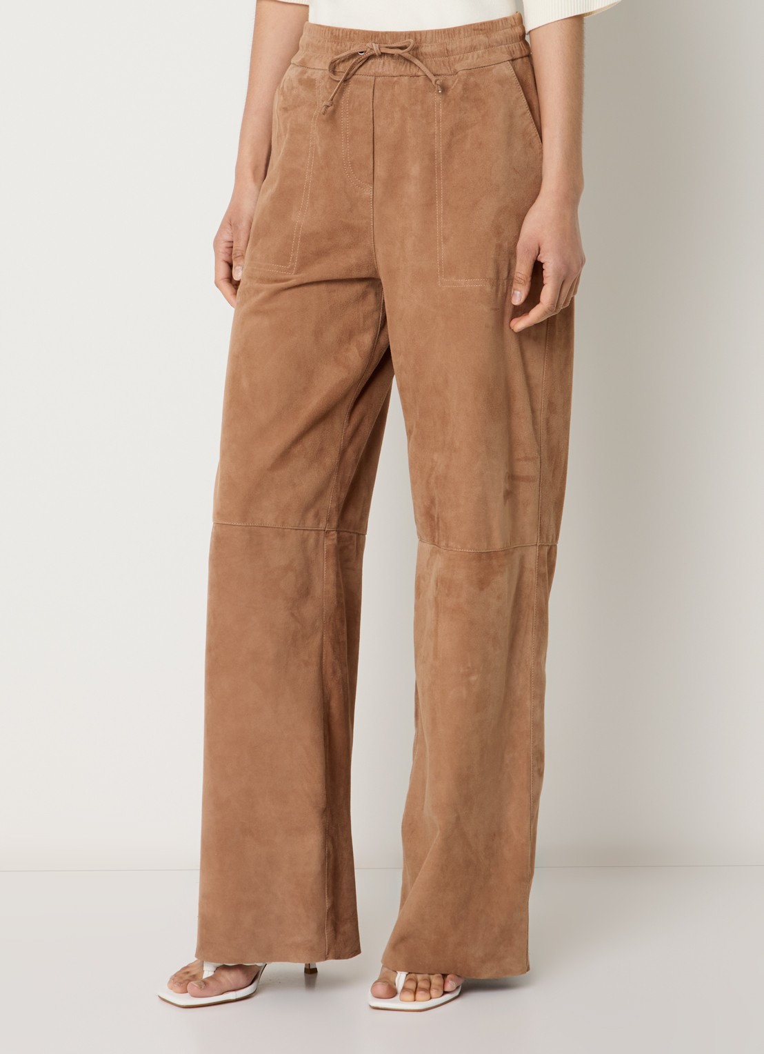 STUDIO AR Nadia high waist straight fit broek van geitenleer - detail 2 lichtbruin