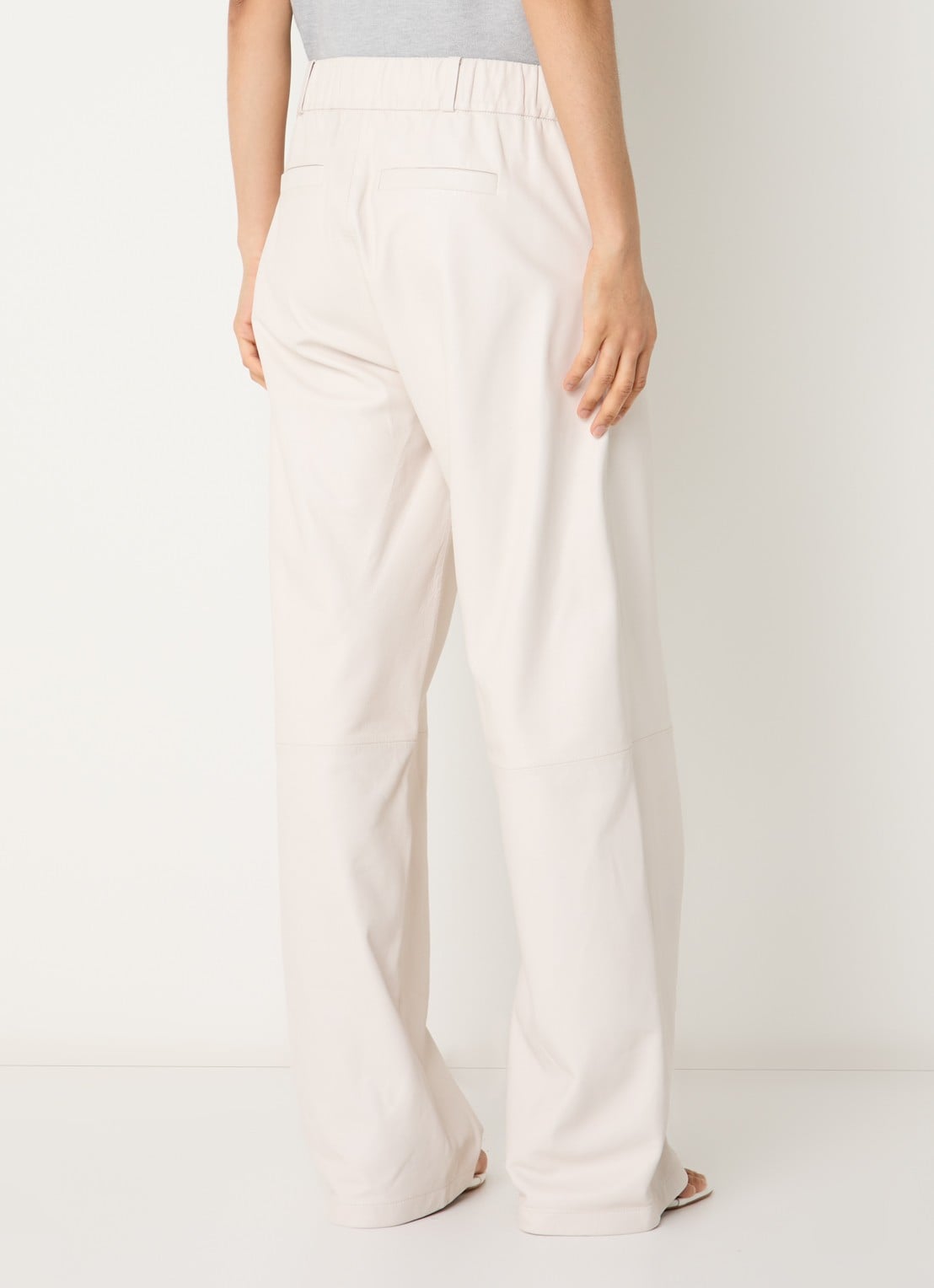 STUDIO AR Thalina high waist straight fit broek van schapenleer - achterkant 2 gebroken wit
