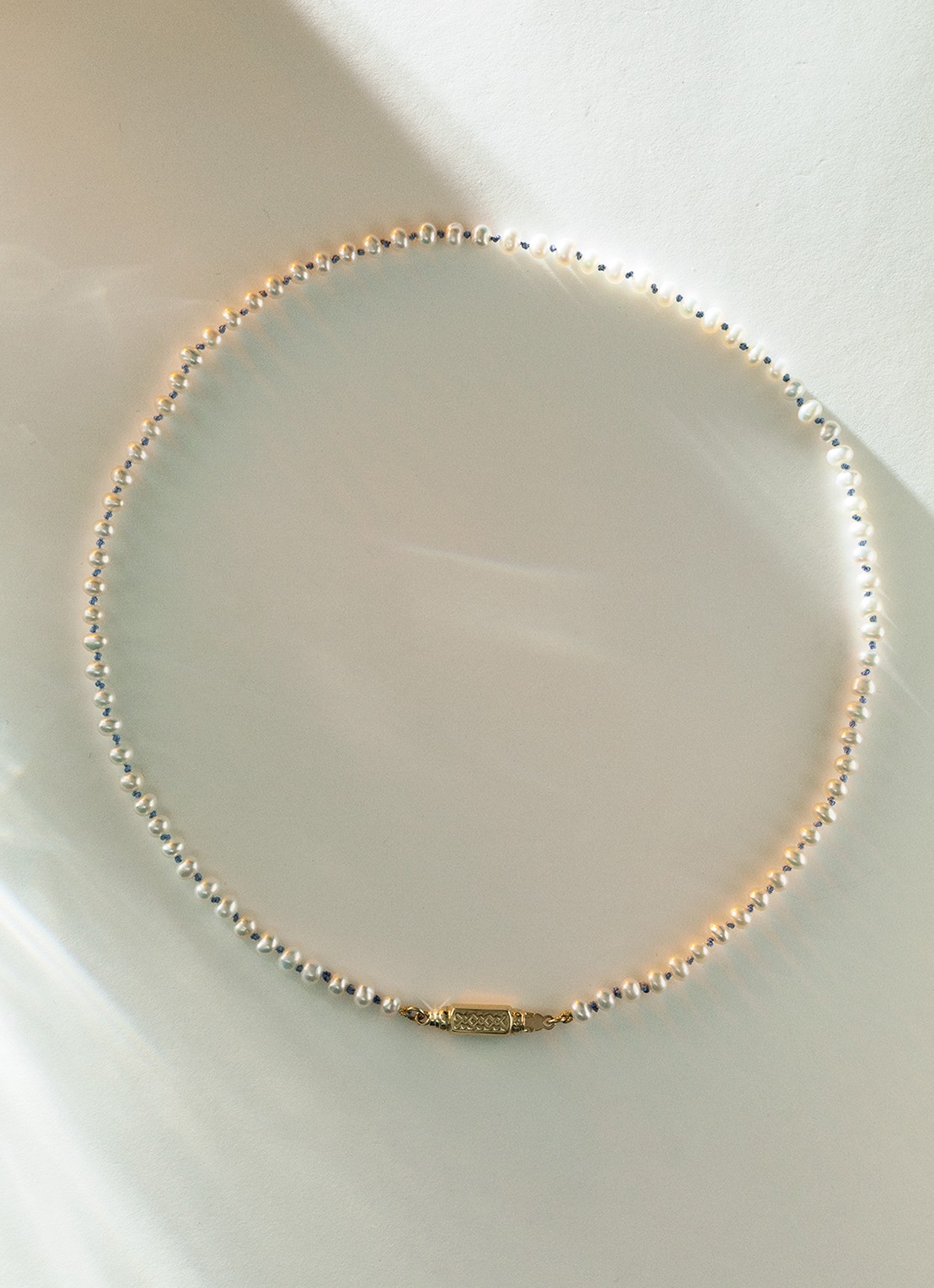 Studio Kroewe Bonne parelketting van 14 karaat geelgoud - detail 3 geelgoud