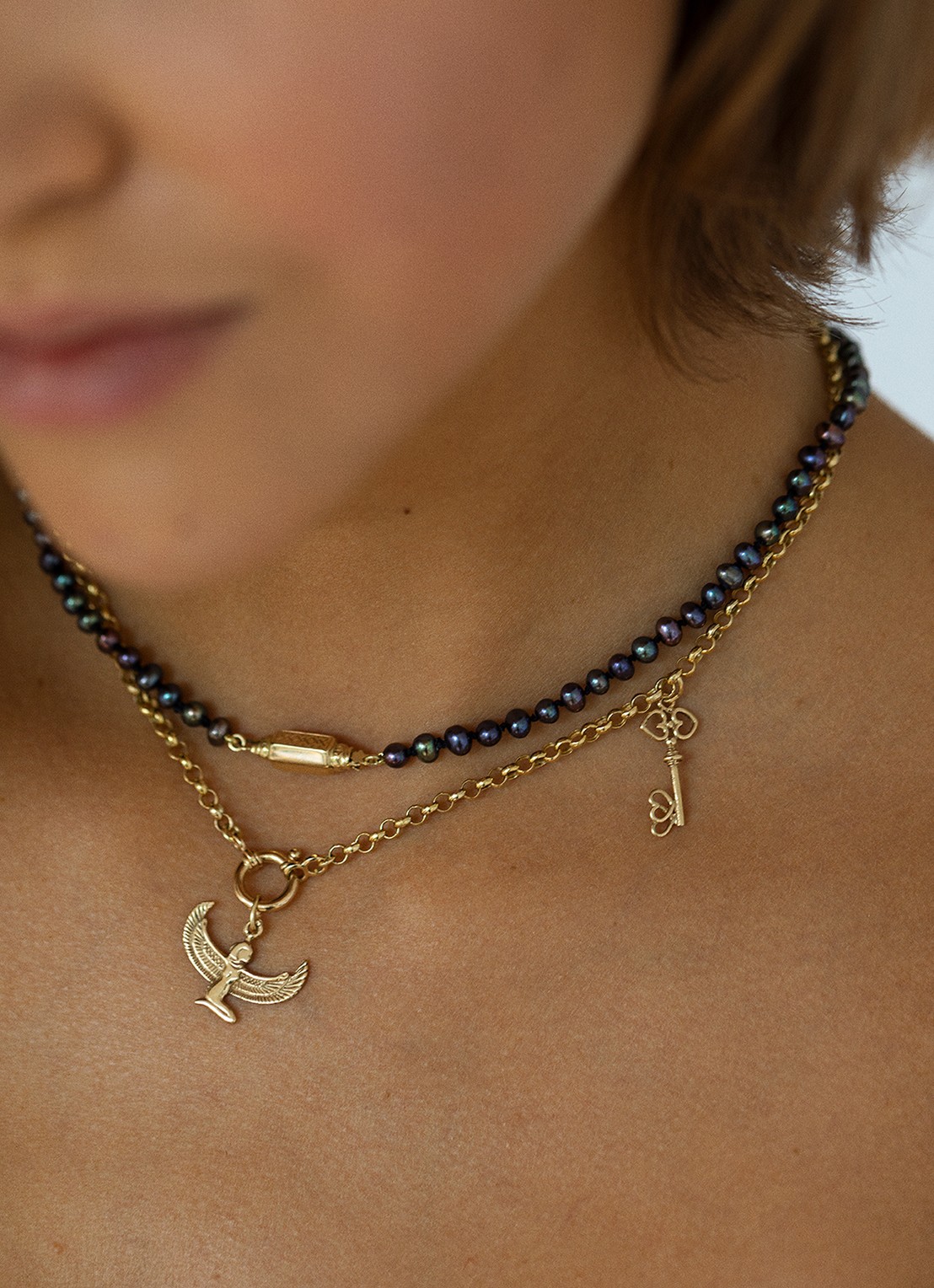 Studio Kroewe Goddess hanger van 14 karaat geelgoud - detail 3 geelgoud