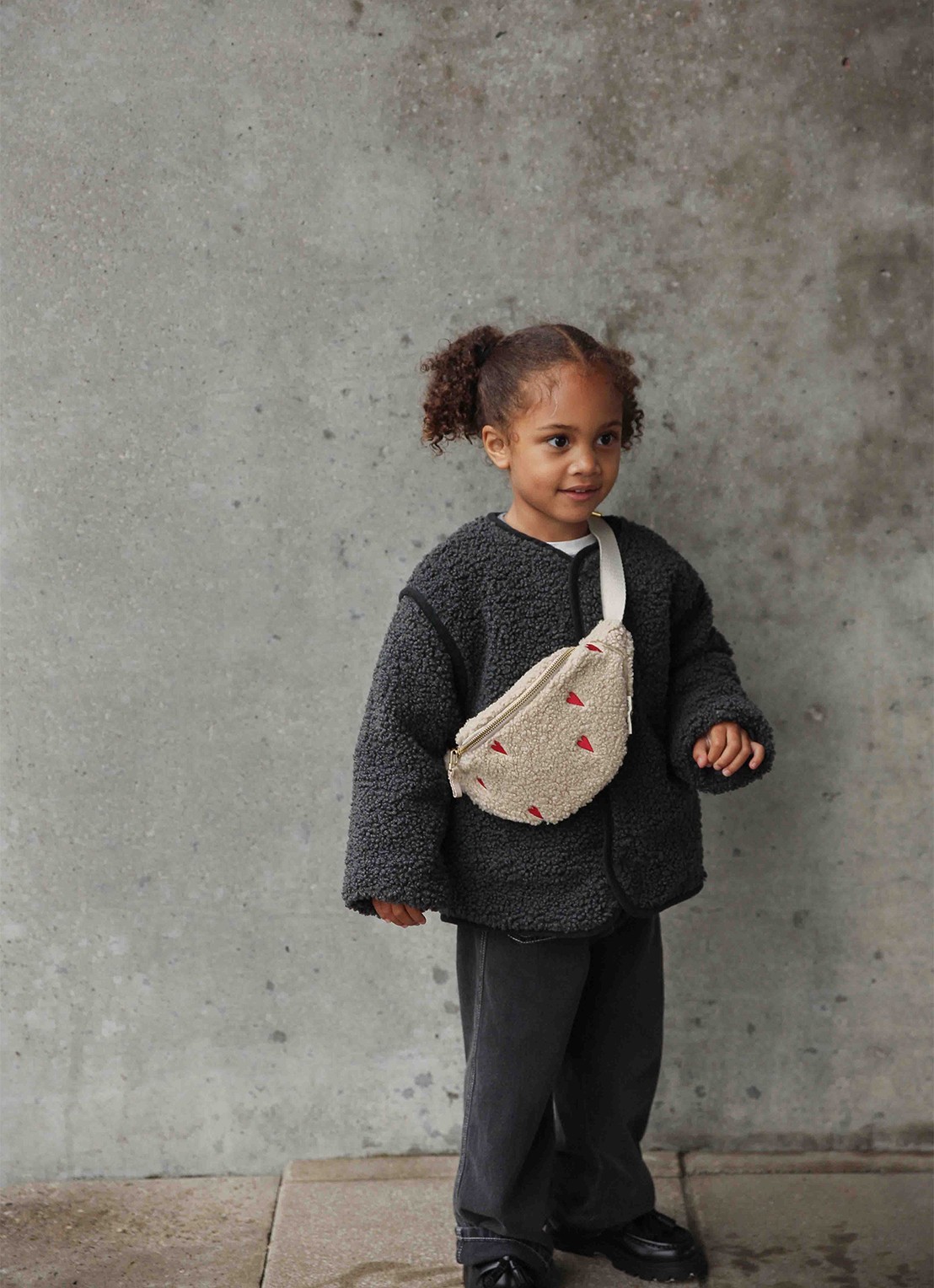 Studio Noos Hearts heuptas van teddy met borduring - voorkant 3 beige