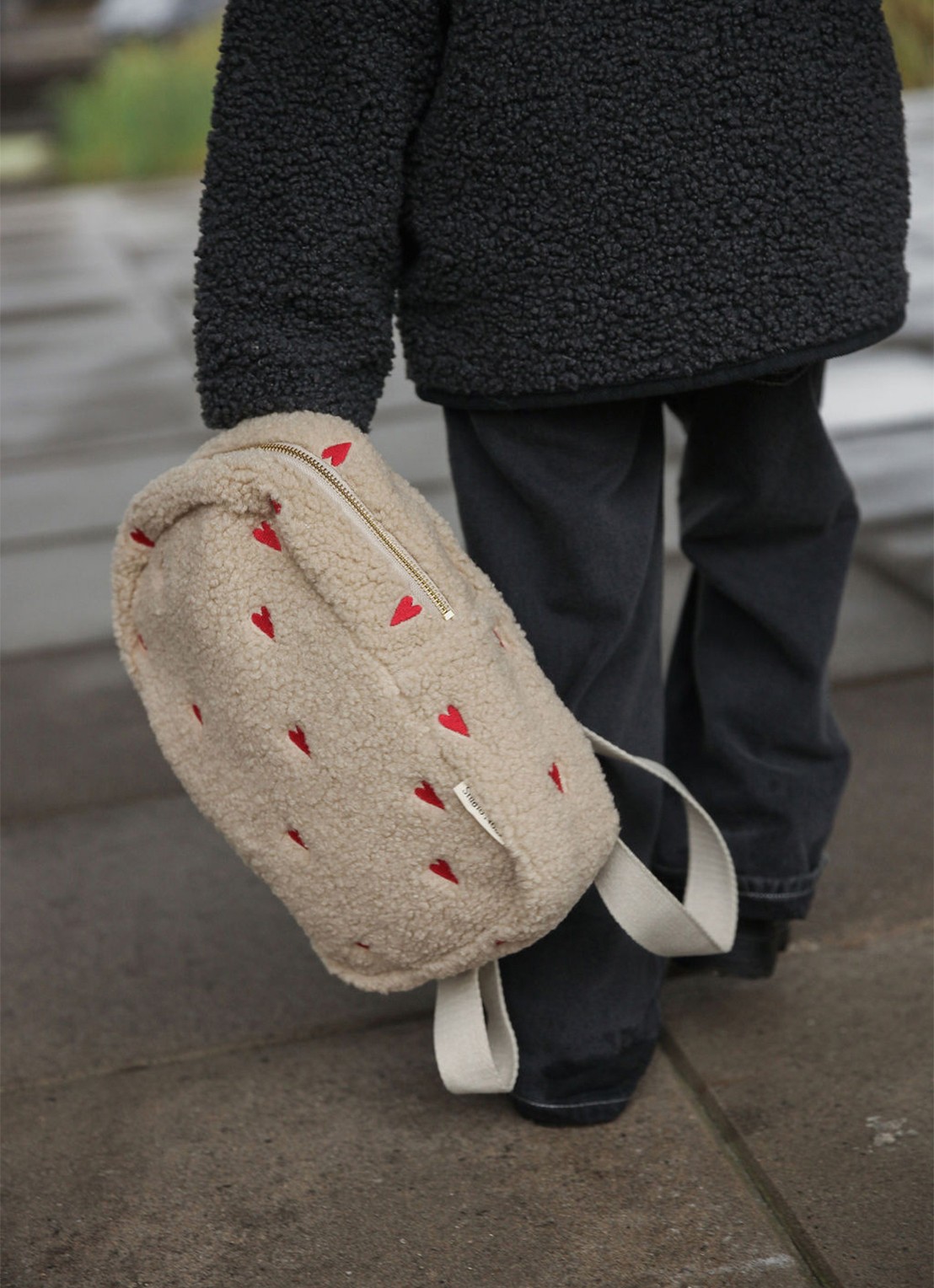 Studio Noos Hearts rugzak van teddy met borduring - voorkant 4 beige