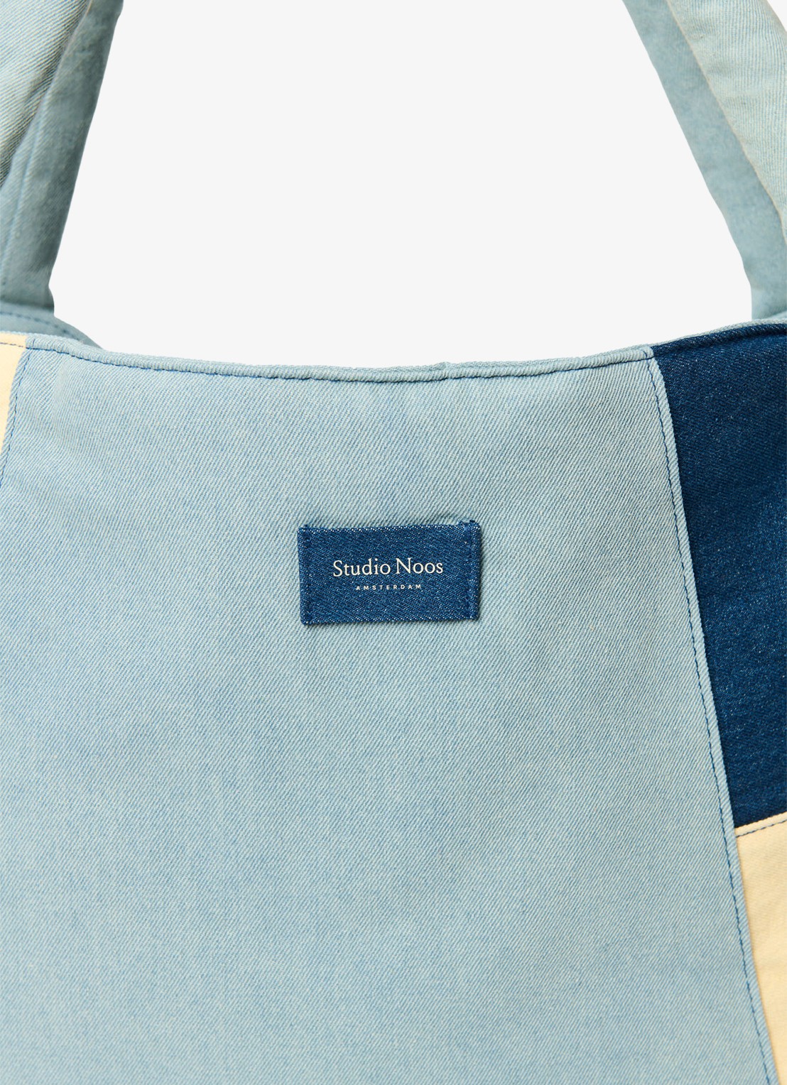 Studio Noos Patchwork Mom Bag met logo - detail jeans