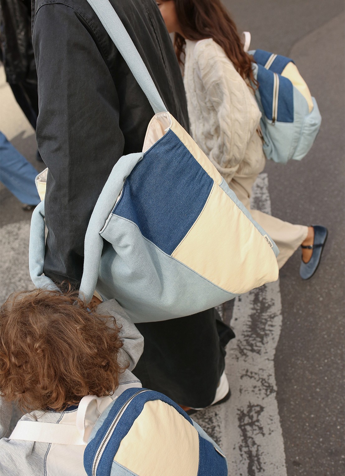 Studio Noos Patchwork Mom Bag met logo - detail 3 jeans