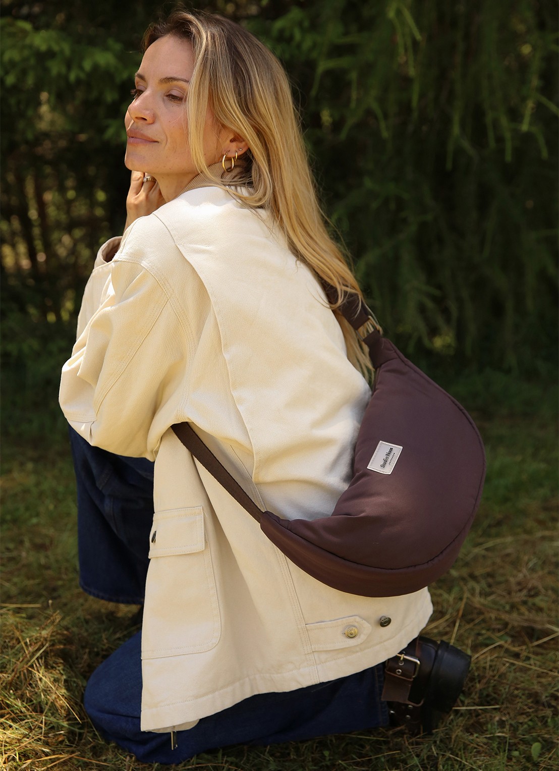 Studio Noos Puffy crossbodytas met verstelbare schouderriem - detail 4 donkerbruin
