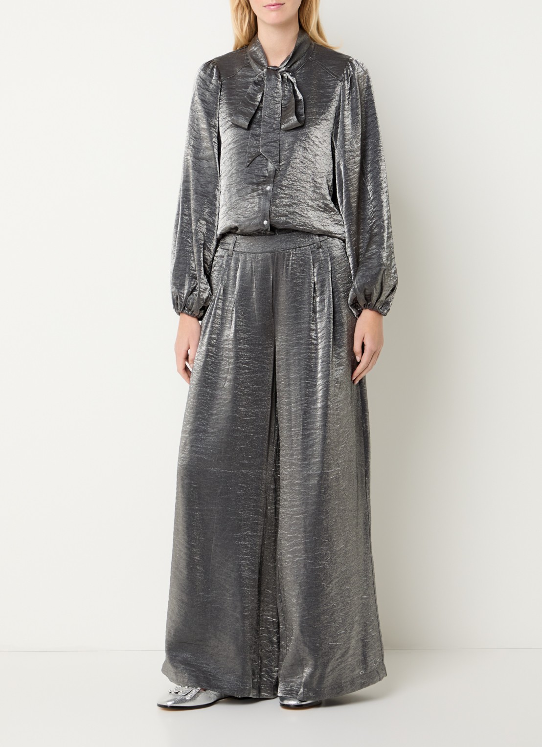 Summum Blouse met sjaalkraag en metallic finish - voorkant 2 middengrijs