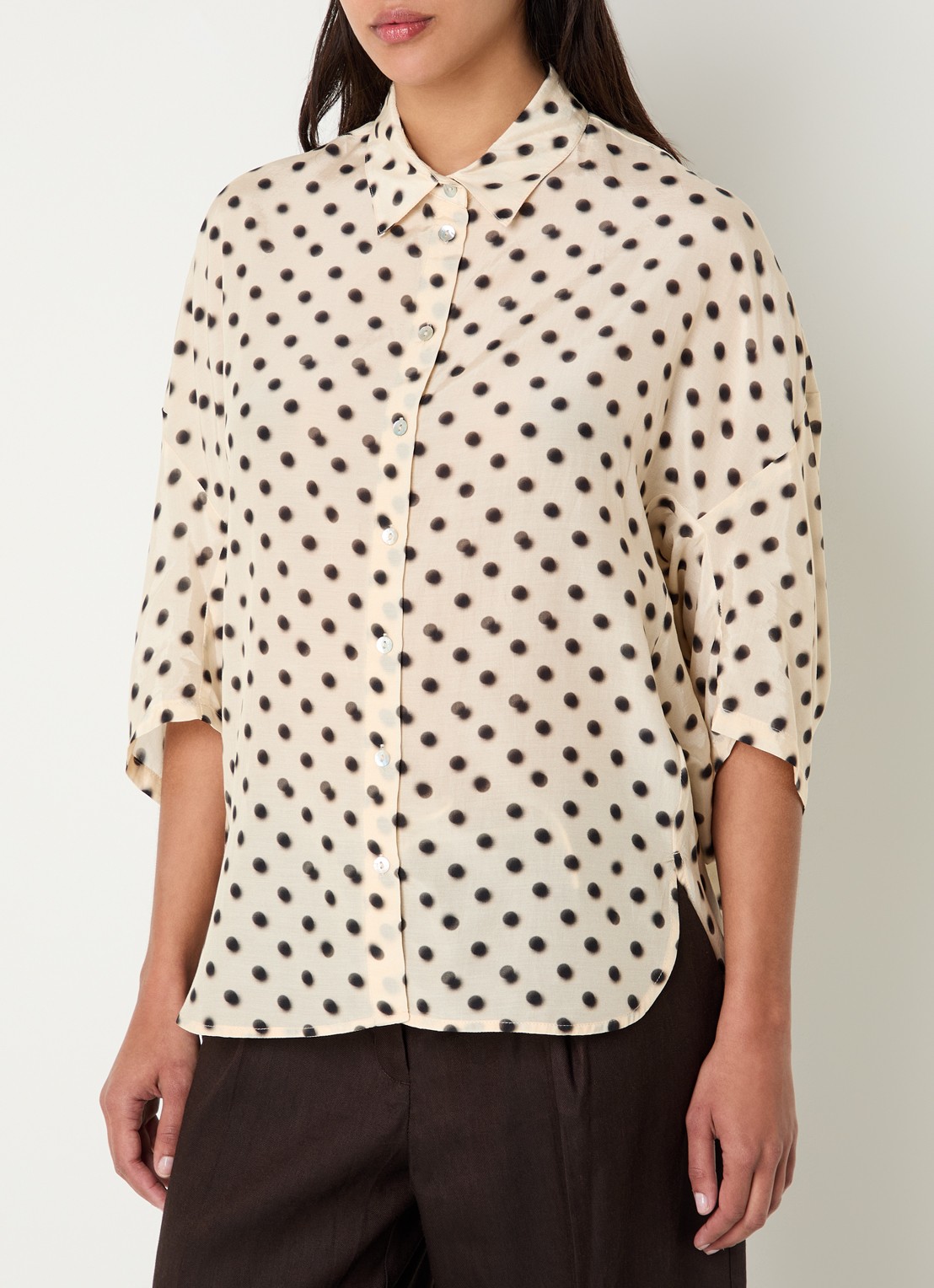 Summum Blouse met stippenprint - detail 4 ivoor
