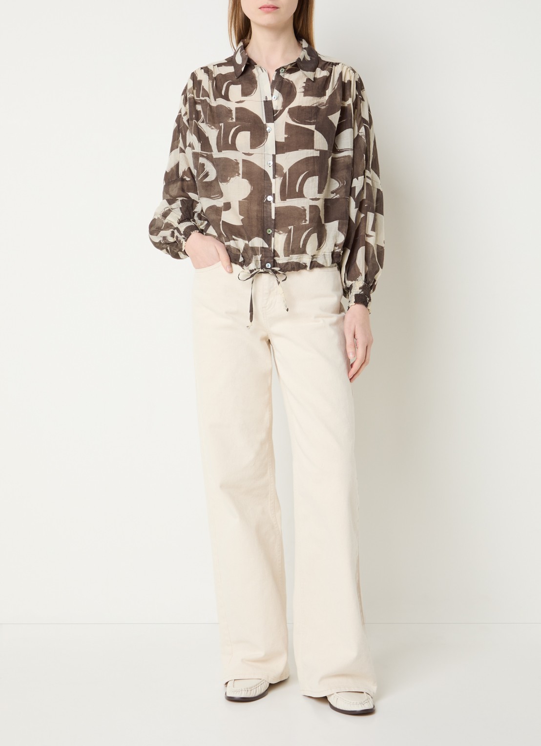Summum Cropped blouse met grafische print en pofmouw - voorkant 4 donkerbruin