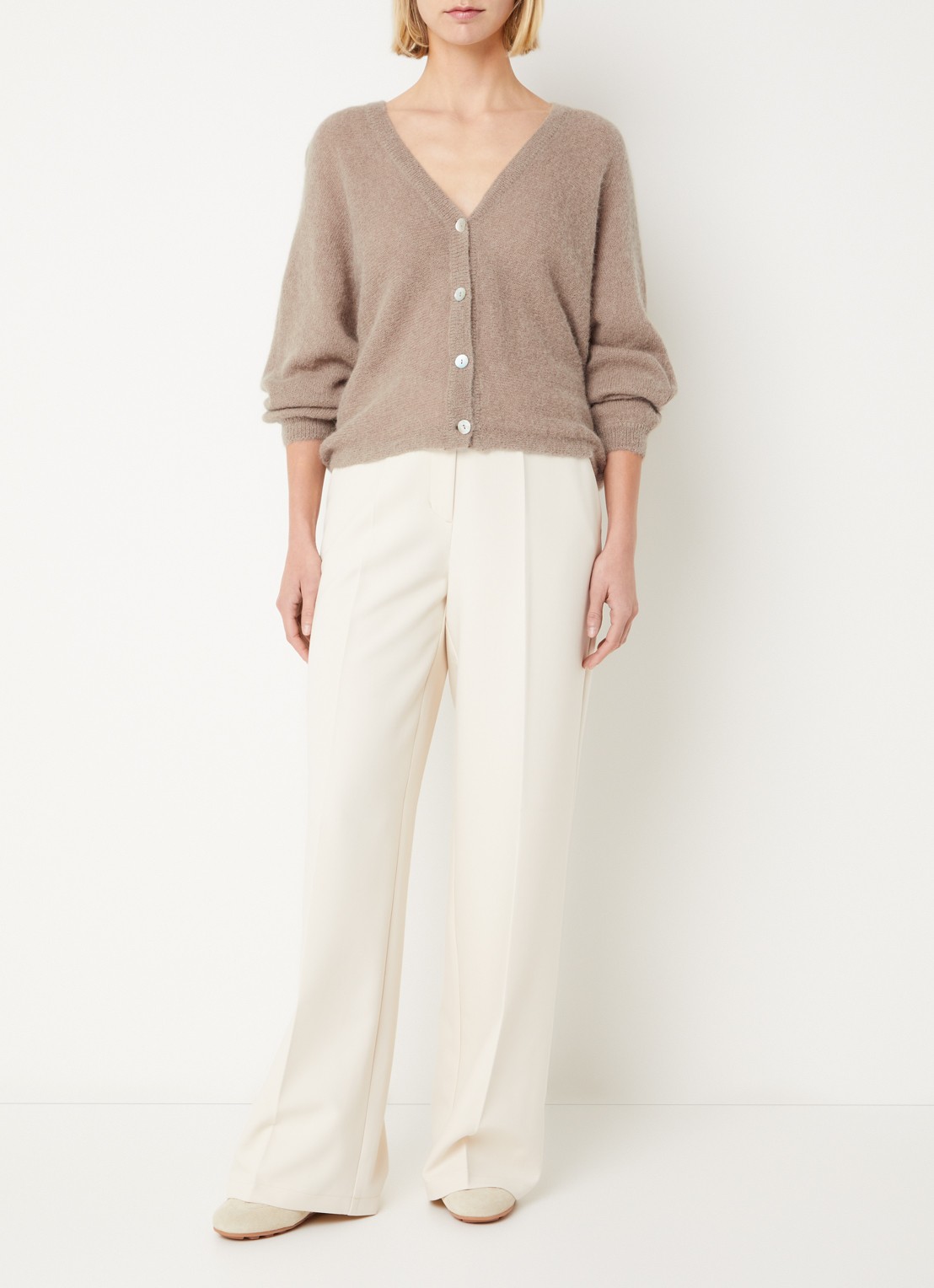Summum Fijngebreid vest met V-hals - voorkant 3 khaki