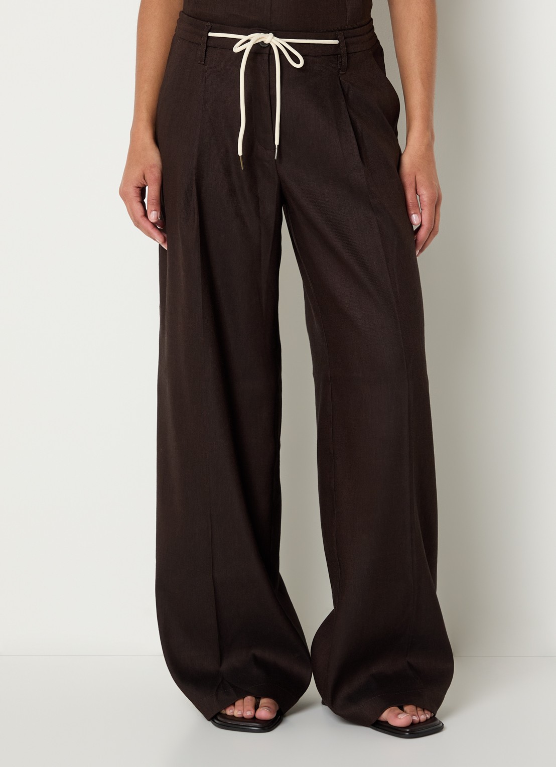 Summum High waist loose fit pantalon in linnenblend met trekkoord - detail 4 donkerbruin