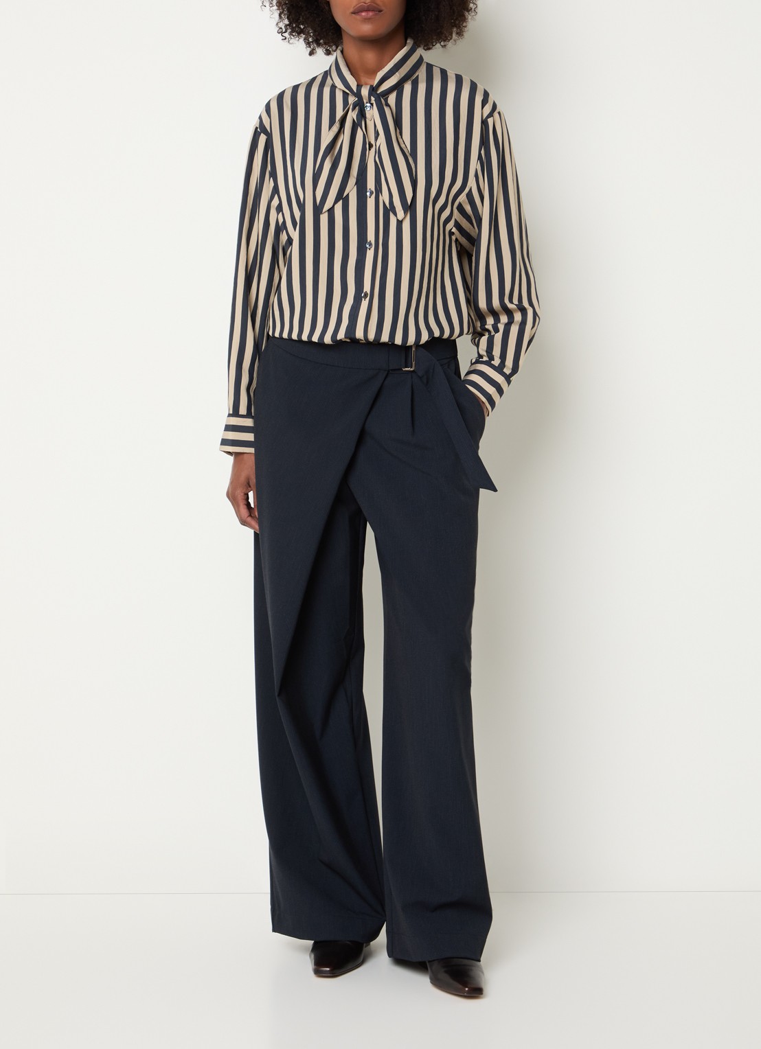 Summum High waist loose fit pantalon met krijtstreep en ceintuur - voorkant 3 donkerblauw