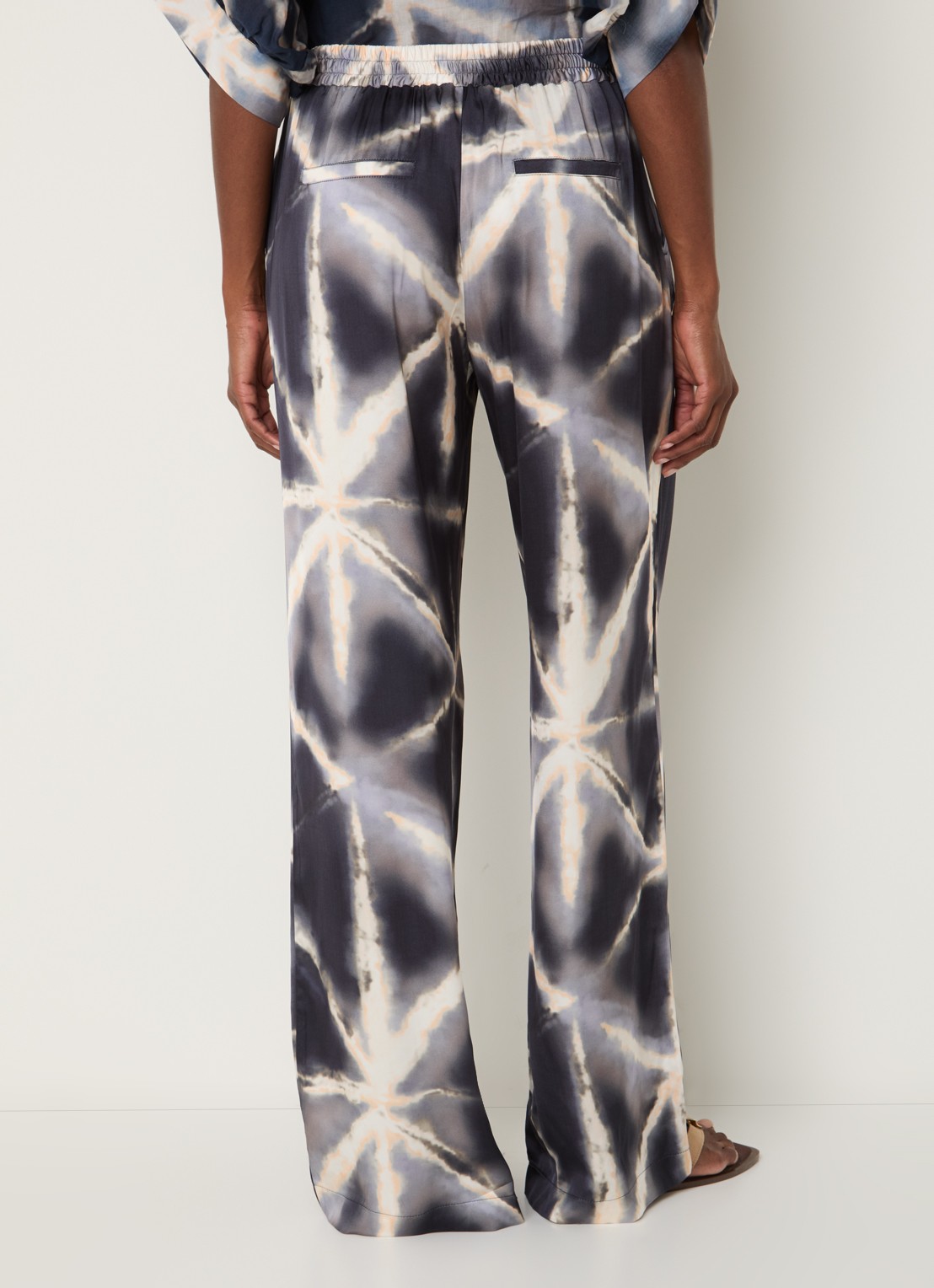 Summum High waist straight fit broek met tie-dye dessin en glanzende finish - achterkant blauw