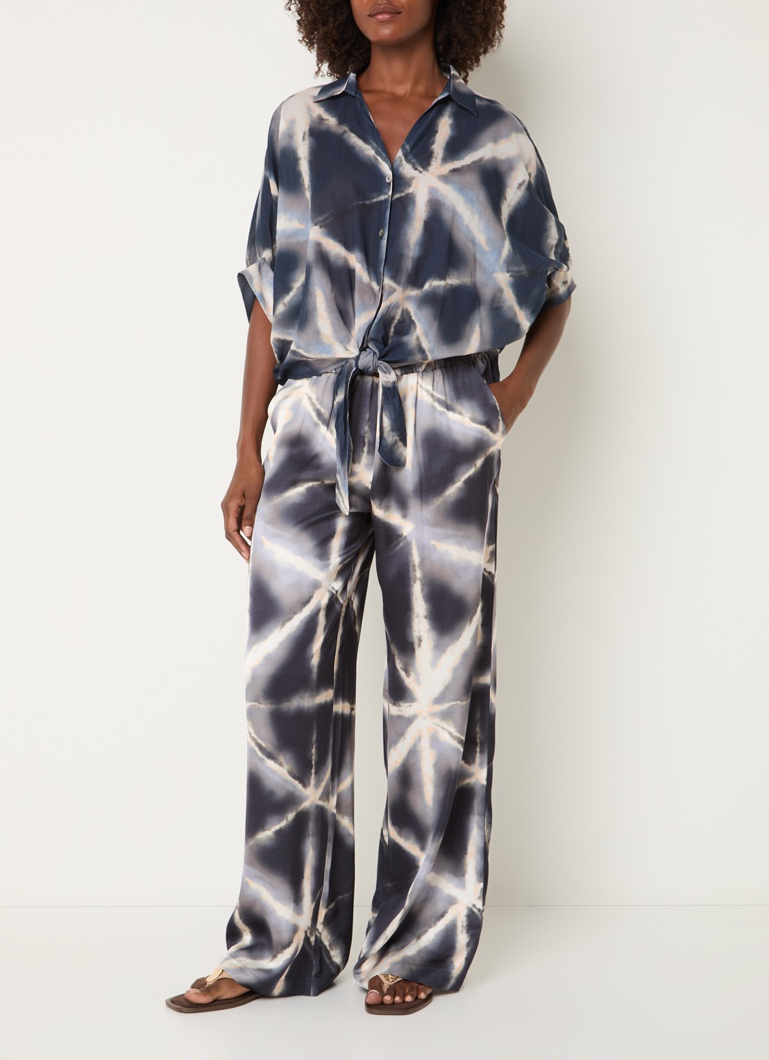 Summum High waist straight fit broek met tie-dye dessin en glanzende finish - voorkant 3 blauw