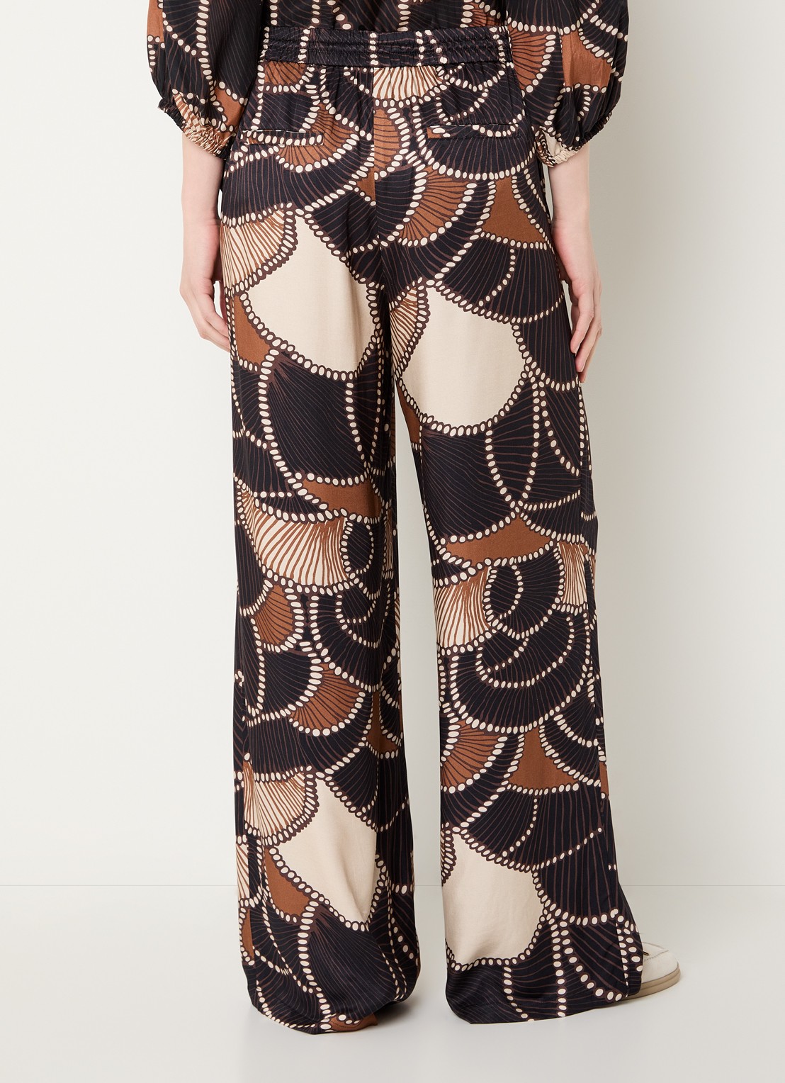 Summum High waist wide fit broek van satijn met steekzakken - achterkant zwart