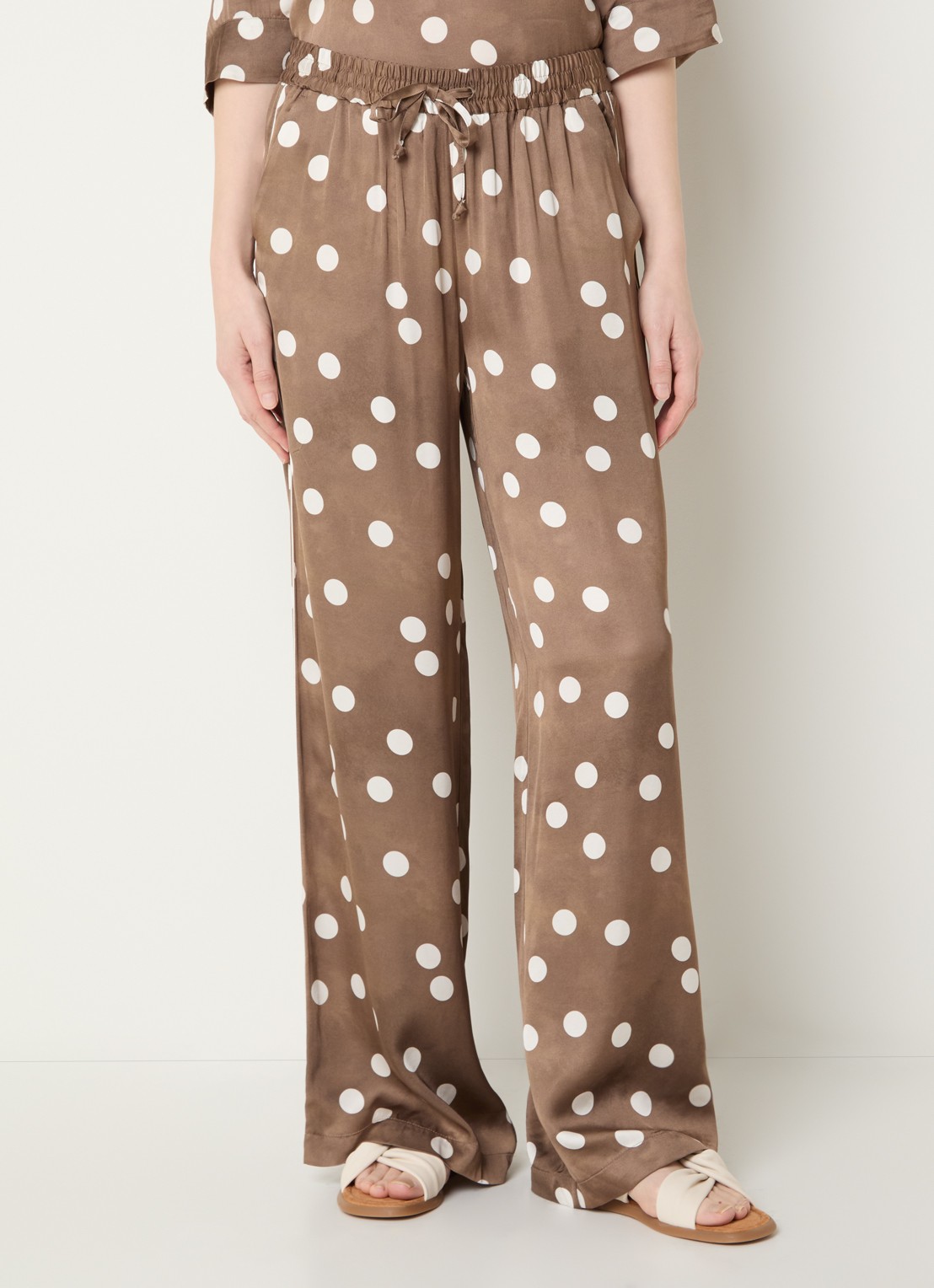 Summum High waist wide fit pantalon met stippenprint - detail 4 lichtbruin
