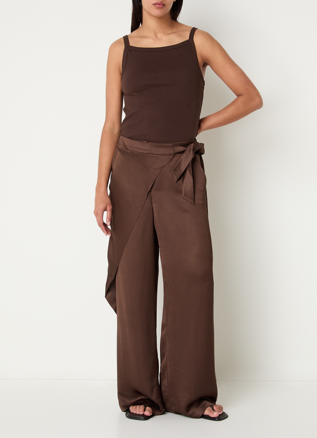 Summum High waist wide fit pantalon van zijde met overslag - voorkant 2 bruin