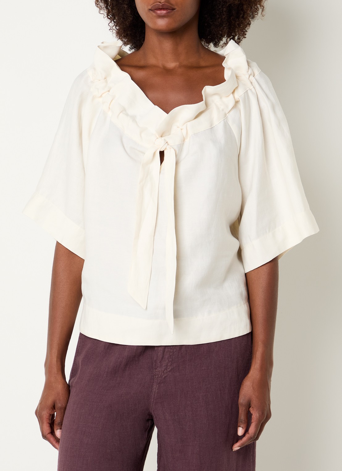 Summum Off shoulder top in linnenblend met volant - detail 4 gebroken wit