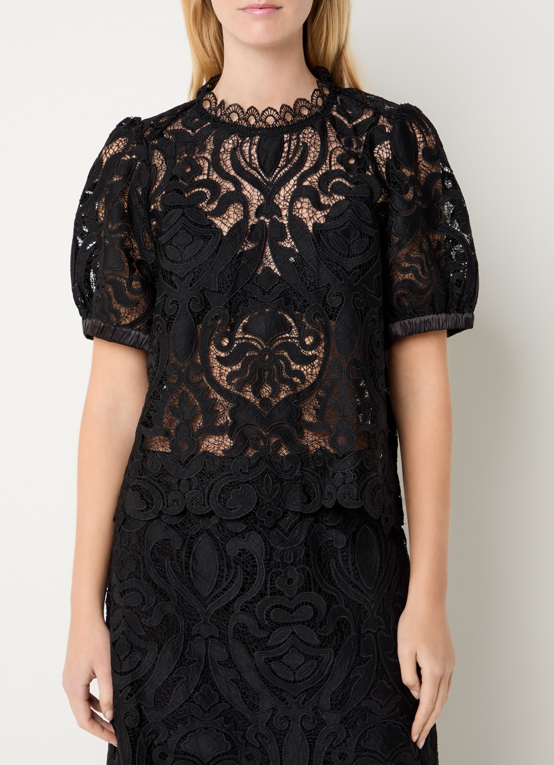 Summum Semi-transparante top van kant met pofmouw - detail 4 zwart