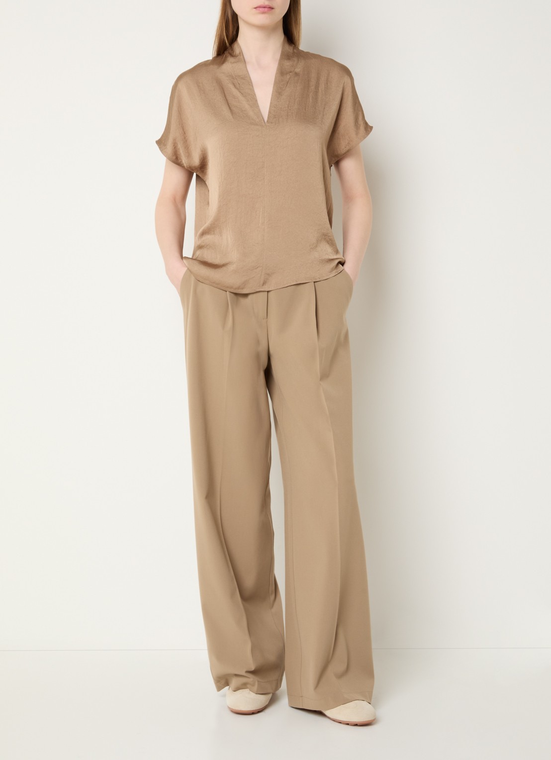 Summum Top met V-hals en vlindermouw - voorkant 2 khaki